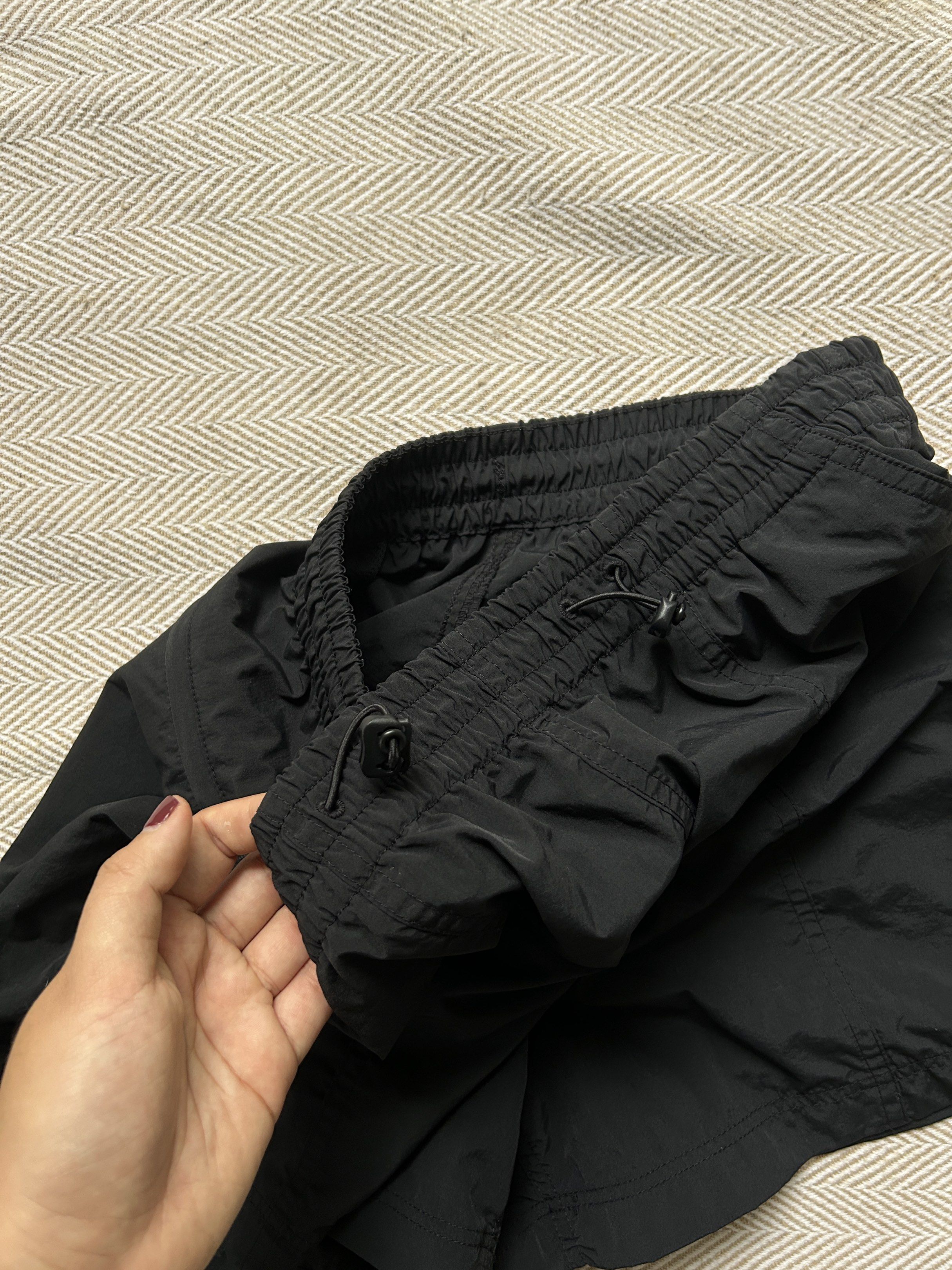 Uniqlo Black Nylon Shorts (Category: Shorts) located in Dumaguete. Submitted by soflow (Listing ID 1421145310, Image 2). Description: - Uniqlo black shorts - Size: M but fits s-m best - Features: - Elastic waistband - Adjustable - Two pockets - Material: Nylon/Polyester - Bought in Vietnam buy with the other pink shorts and get both for 700.