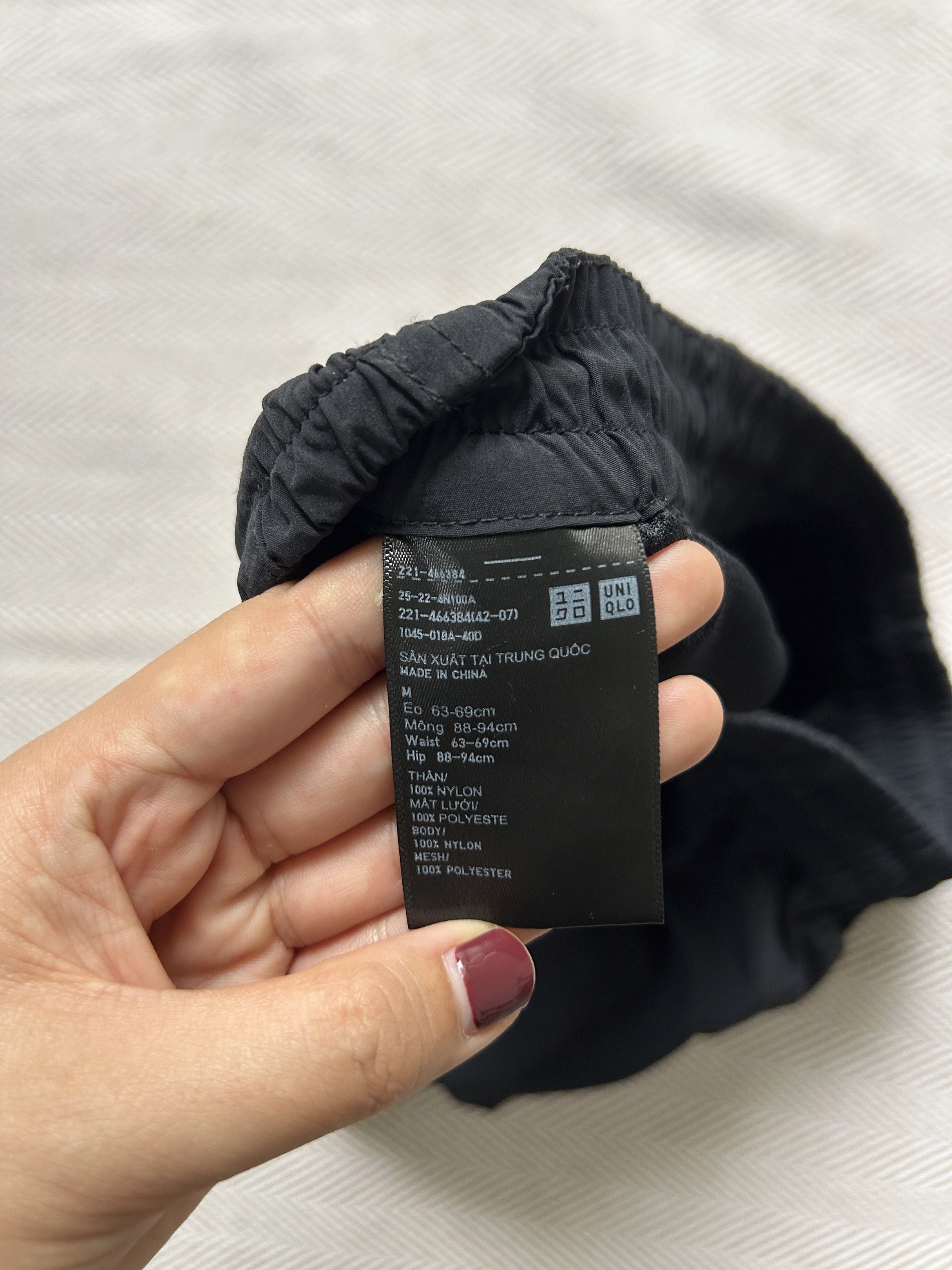 Uniqlo Black Nylon Shorts (Category: Shorts) located in Dumaguete. Submitted by soflow (Listing ID 1421145310, Image 3). Description: - Uniqlo black shorts - Size: M but fits s-m best - Features: - Elastic waistband - Adjustable - Two pockets - Material: Nylon/Polyester - Bought in Vietnam buy with the other pink shorts and get both for 700.