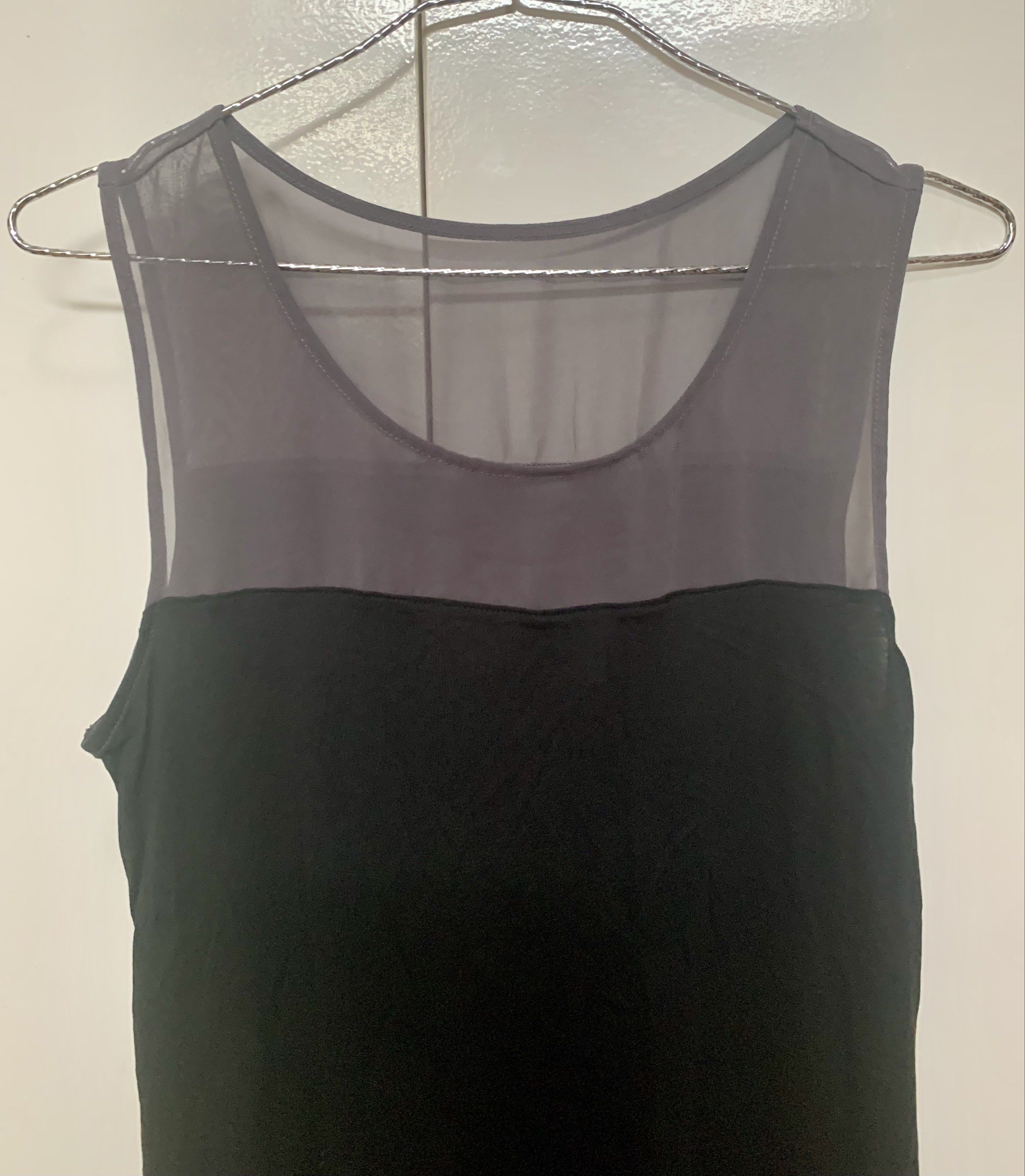 Uniqlo blouse bought in Japan (Category: Blouses) located in Pasig City. Submitted by ybae23 (Listing ID 1421178459, Image 2). Description: Medium on label Wore it once.