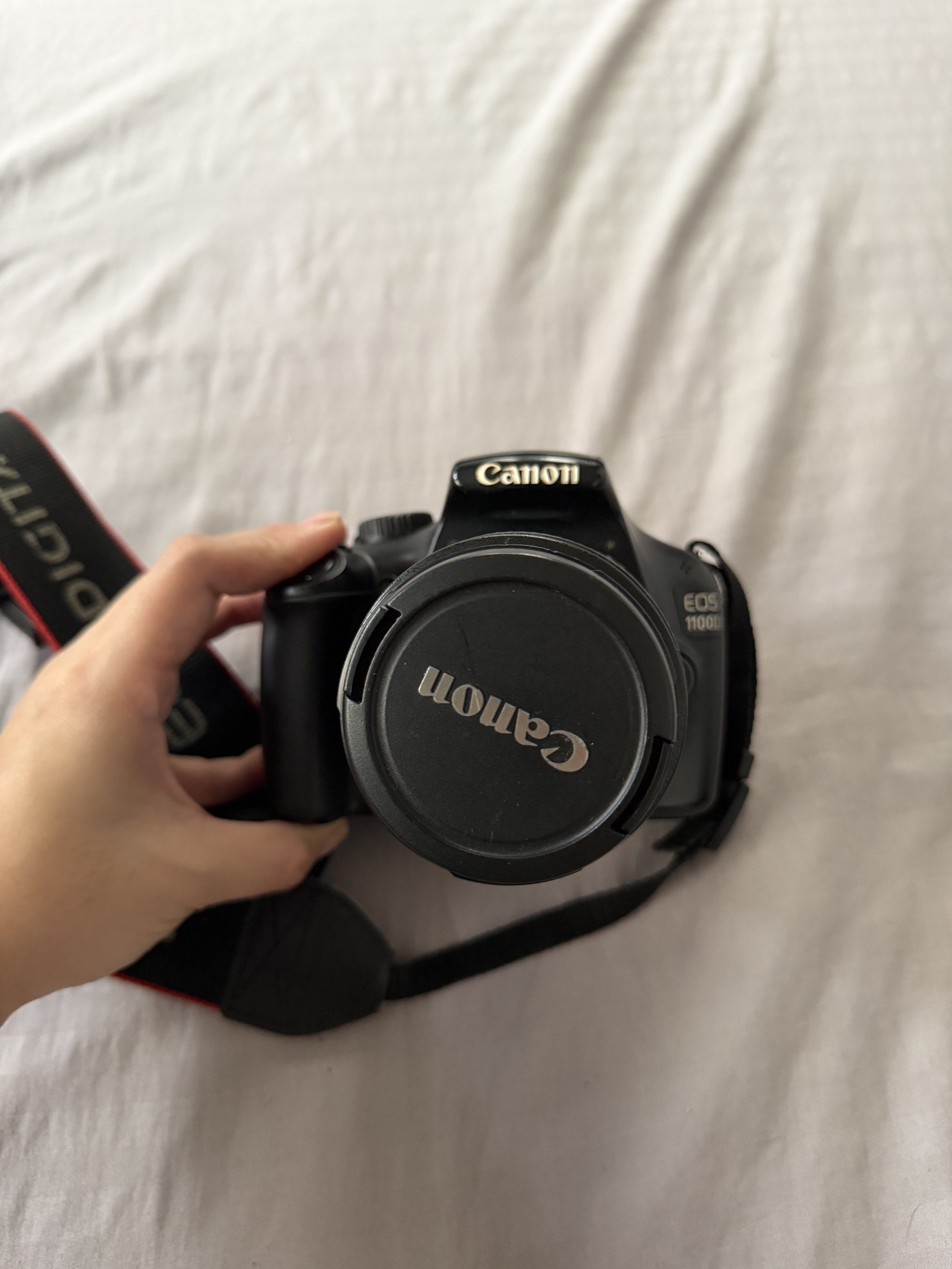 ‼️UNTESTED‼️ Canon EOS 1100D DSLR Camera (Category: Cameras) located in Manila. Submitted by ayapwiti (Listing ID 1421172087, Image 2). Description: Inclusions: - original battery - strap - kit lens 18-55mm - 1100d body Was not able to test it cos the charger is missing..