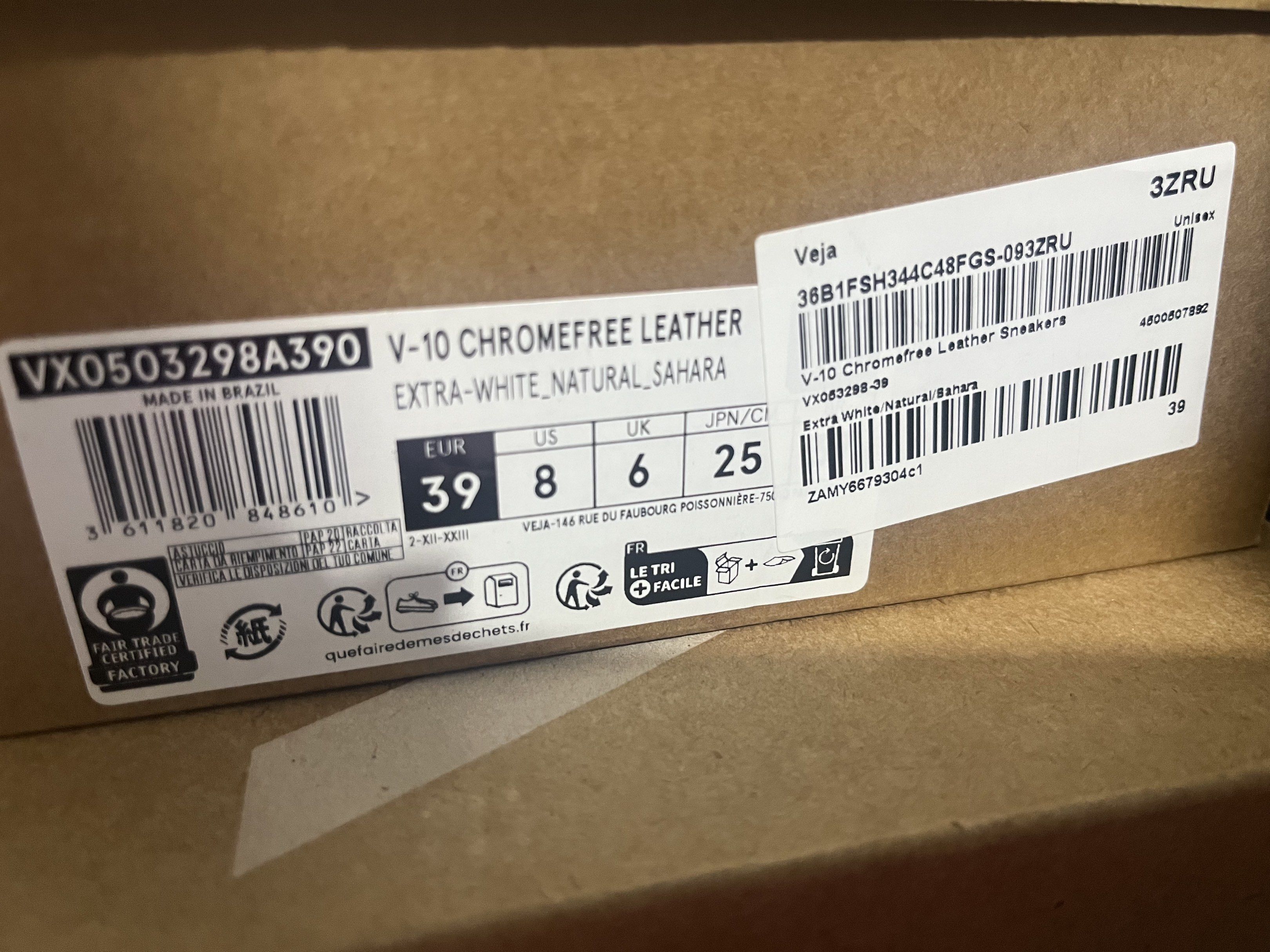 Veja V-10 ChromeFree Leather Sneakers (Category: Sneakers) located in Muntinlupa City. Submitted by hannahbou (Listing ID 1421223886, Image 3). Description: With box .