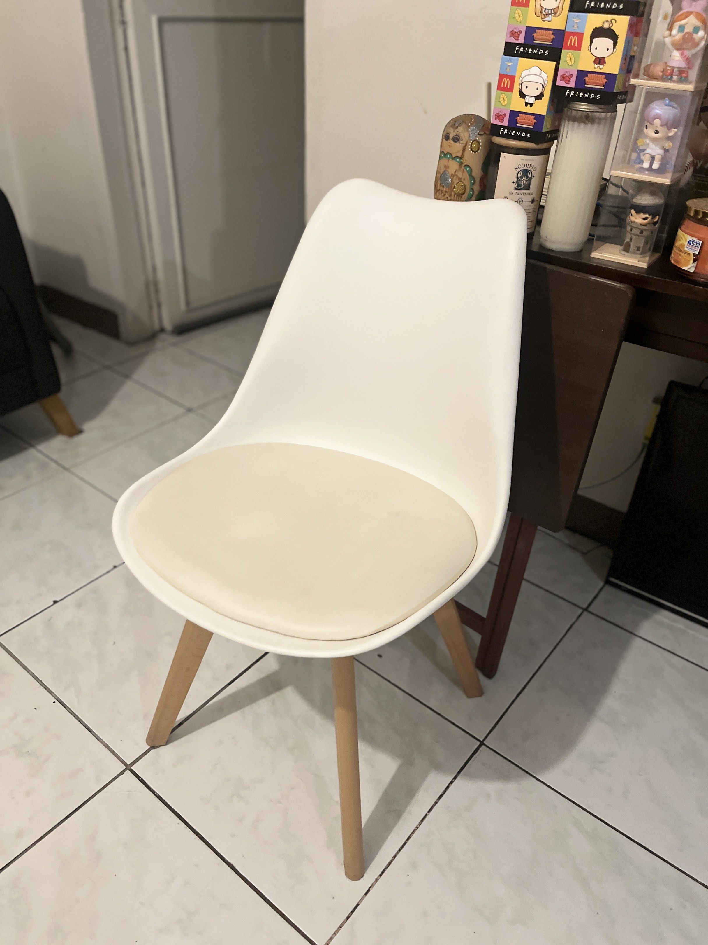 White Study Chair (Category: Chairs) located in Makati City. Submitted by declutter.makati (Listing ID 1421241231, Image 2). Description: Moving out sale 📍 Pasay.