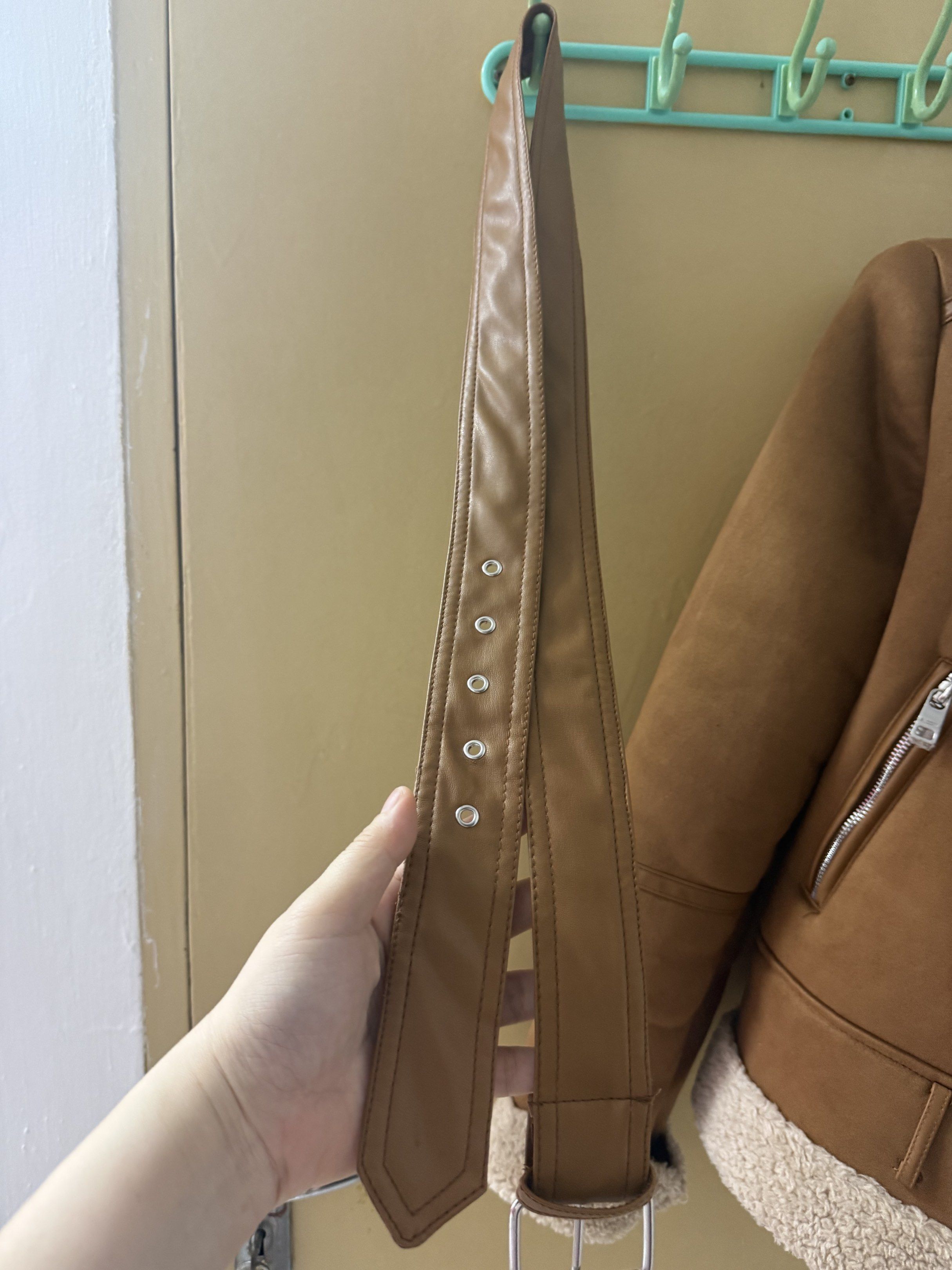 Winter Jacket(Alcott Large) (Category: Coats, Jackets and Outerwear) located in Singapore. Submitted by koreag (Listing ID 1421238310, Image 2). Description: Bought at Italy.