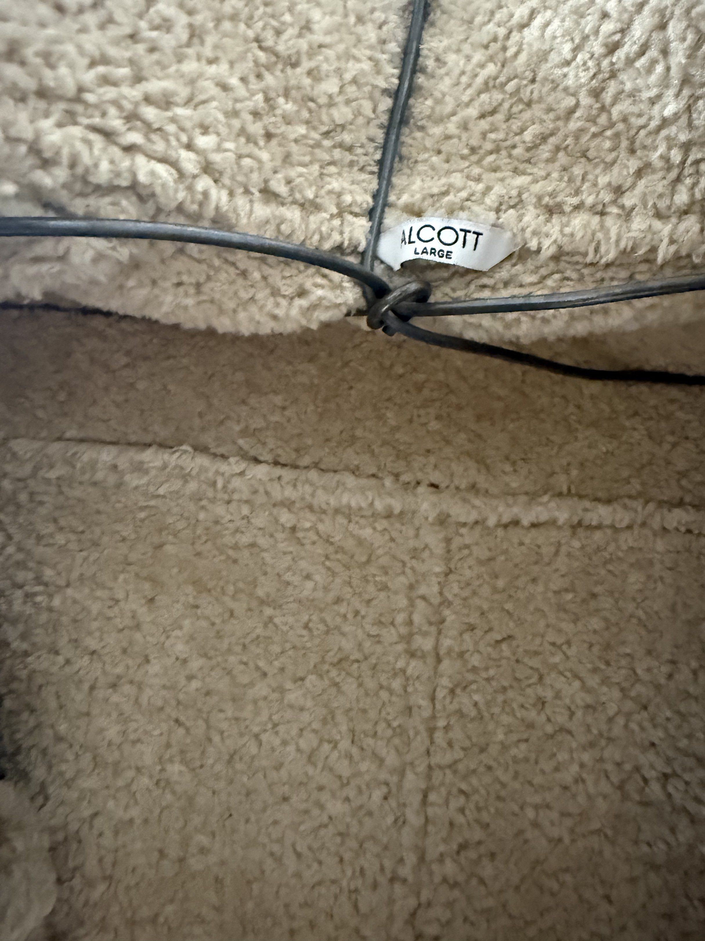 Winter Jacket(Alcott Large) (Category: Coats, Jackets and Outerwear) located in Singapore. Submitted by koreag (Listing ID 1421238310, Image 3). Description: Bought at Italy.