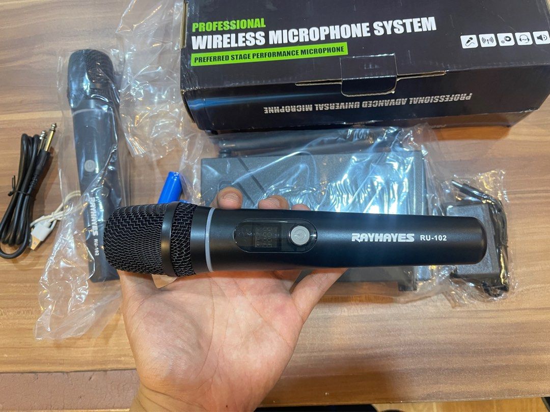 Wireless Microphone System – Brand New (Category: Microphones) located in Paranaque City. Submitted by dan1433 (Listing ID 1421205642, Image 1). Description: 🎤 Professional Dual Wireless Microphone System – Brand New (Never Used) Selling this Professional Wireless Microphone System (Dual Mic Set). Opened only for testing/photos — never used in events. 🔹 2 Wireless Microphones 🔹 Dual Channel Receiver 🔹 Clear Digital Display 🔹 Adjustable Volum