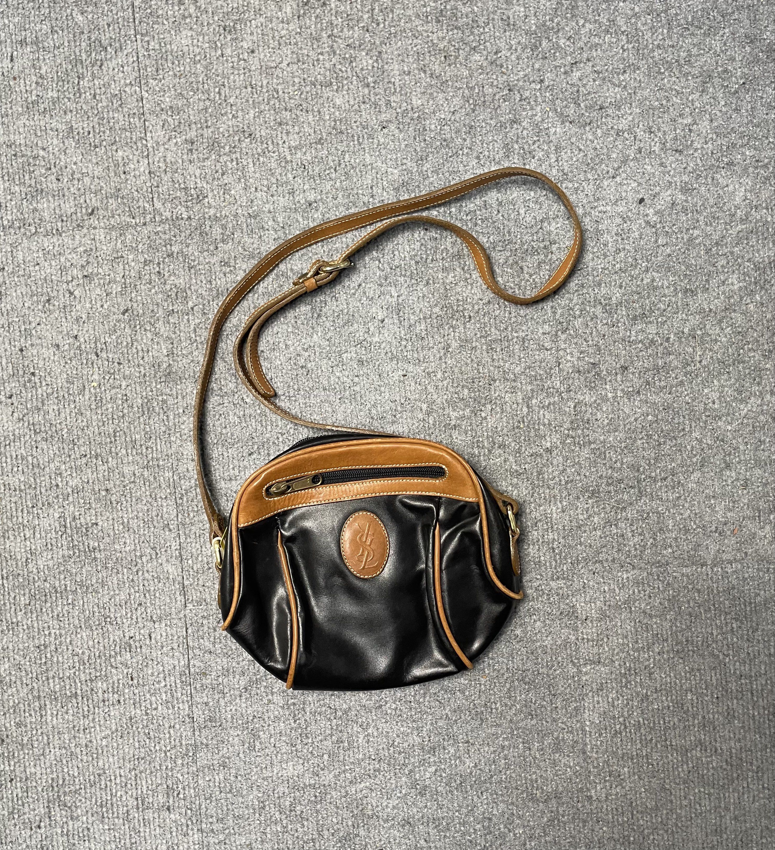 Yves Saint Laurent Crossbody Bag (Category: Luxury Bags & Wallets) located in Urdaneta. Submitted by northdrops_asian (Listing ID 1421233047, Image 1). Description: .