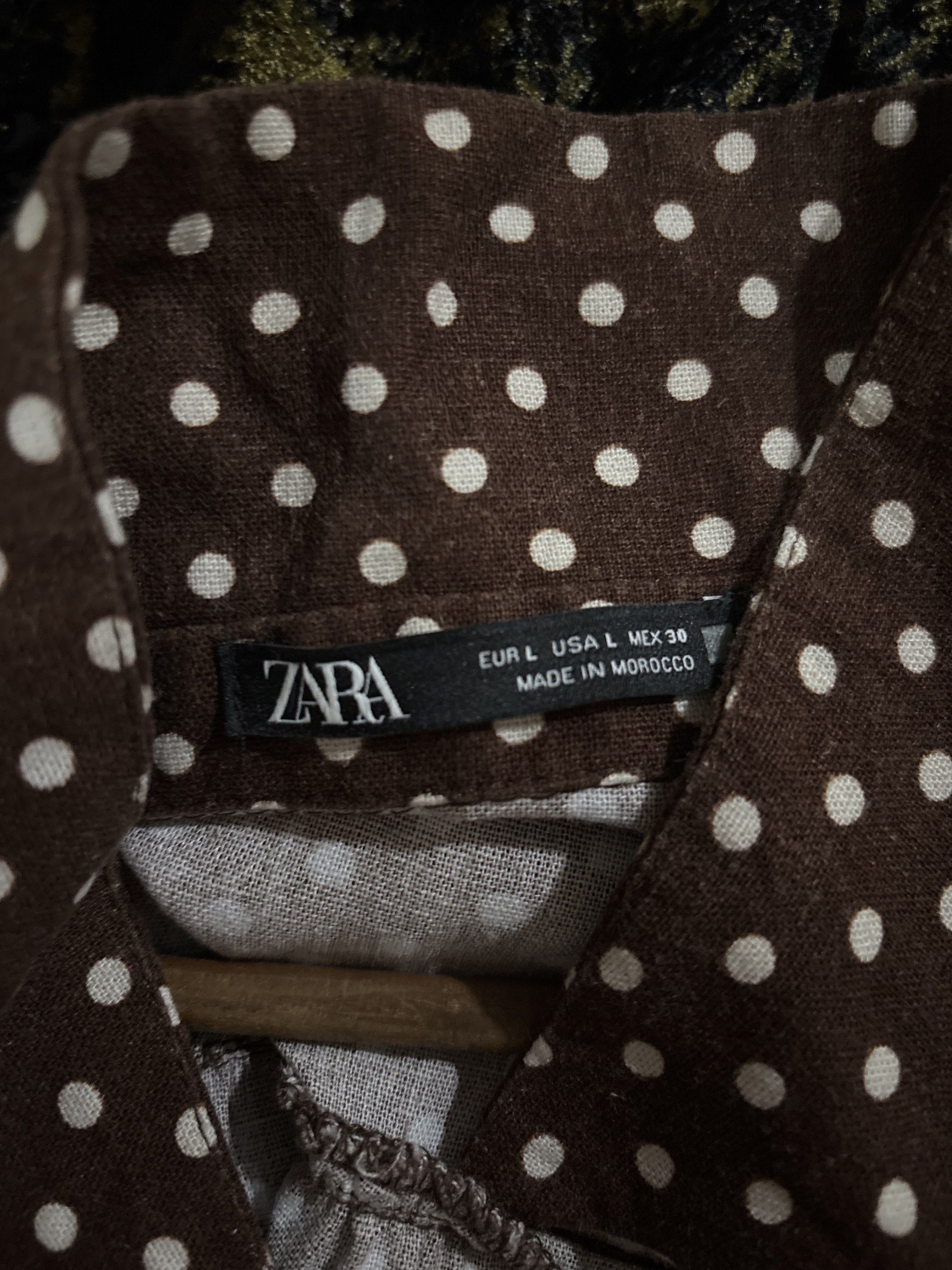 Zara Polka Dot Dress (Category: Dresses) located in Quezon City. Submitted by fesionguru (Listing ID 1421250086, Image 3). Description: - worn 3x - Zara polka dot dress - Size: L - Features: - Collared neckline - Short sleeves - Button-down front - Midi length - Side slit - Includes matching belt with gold-colored buckle - Made in Morocco.