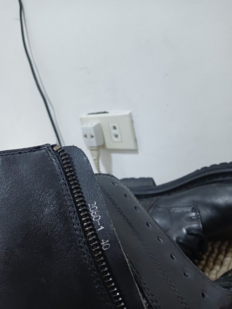 Ann Demeulemeester Black Danny Leather Boots (Category: Boots) located in Manila. Submitted by jaychrismagalongpreloved (Listing ID 1421194642, Image 3). Description: Pure Leather - Authentic Preloved Slightly Used Negotiable 🤝 PM📩.