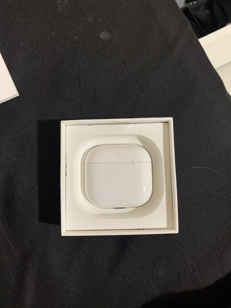 Apple AirPods 3rd Gen with Charging Case65561380734594112