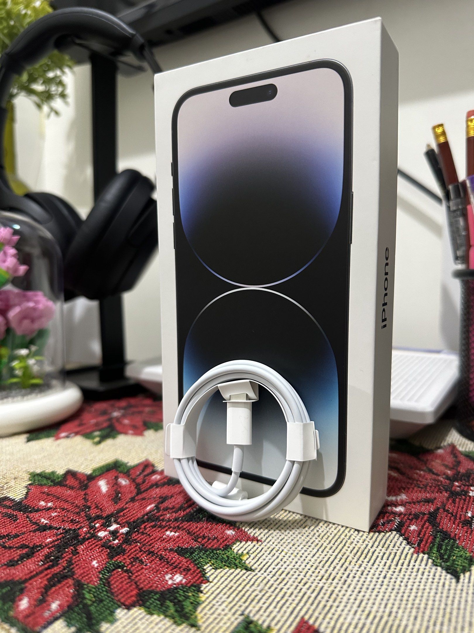 Apple Lightning cable (Category: Chargers & Cables) located in Mandaluyong City. Submitted by jb_banez (Listing ID 1421437757, Image 1). Description: - Apple Lightning cable from the iPhone 14 Pro Max - Brand New - Length: 1 meter.