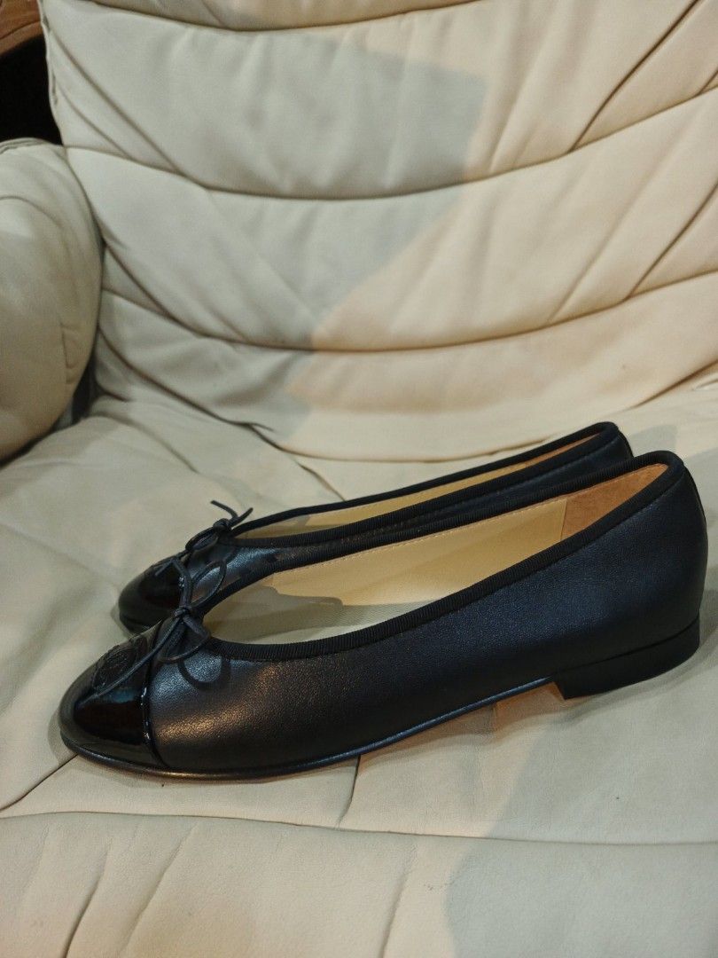Authentic Chanel All Black Ballet Flats (Category: Flats & Sandals) located in Itogon. Submitted by designerluxeshop (Listing ID 1421435728, Image 2). Description: Pre-owned Chanel all black ballet flats with authenticity document, dustbag and box, size 39, 💯% original, in good condition, shipping is free, message me if interested, delivery is by schedule discount is offered for cash buyer layaway is accepted 20% downpayment 80% balance payable 