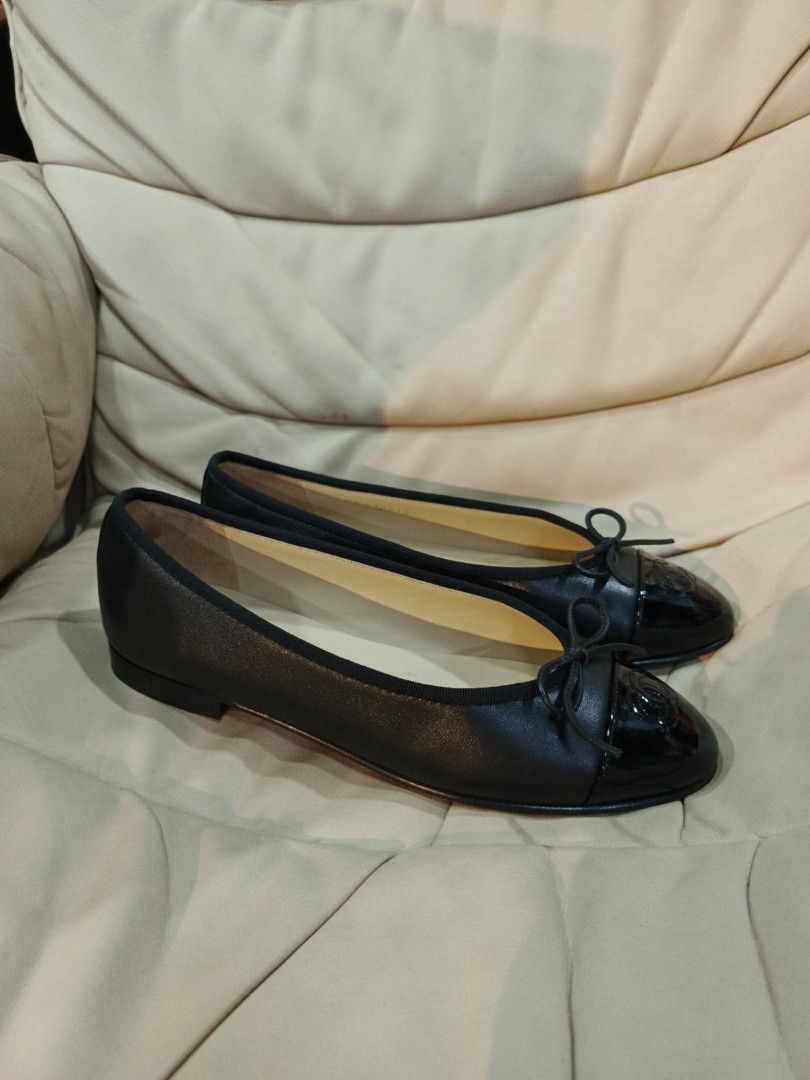 Authentic Chanel All Black Ballet Flats (Category: Flats & Sandals) located in Itogon. Submitted by designerluxeshop (Listing ID 1421435728, Image 1). Description: Pre-owned Chanel all black ballet flats with authenticity document, dustbag and box, size 39, 💯% original, in good condition, shipping is free, message me if interested, delivery is by schedule discount is offered for cash buyer layaway is accepted 20% downpayment 80% balance payable 