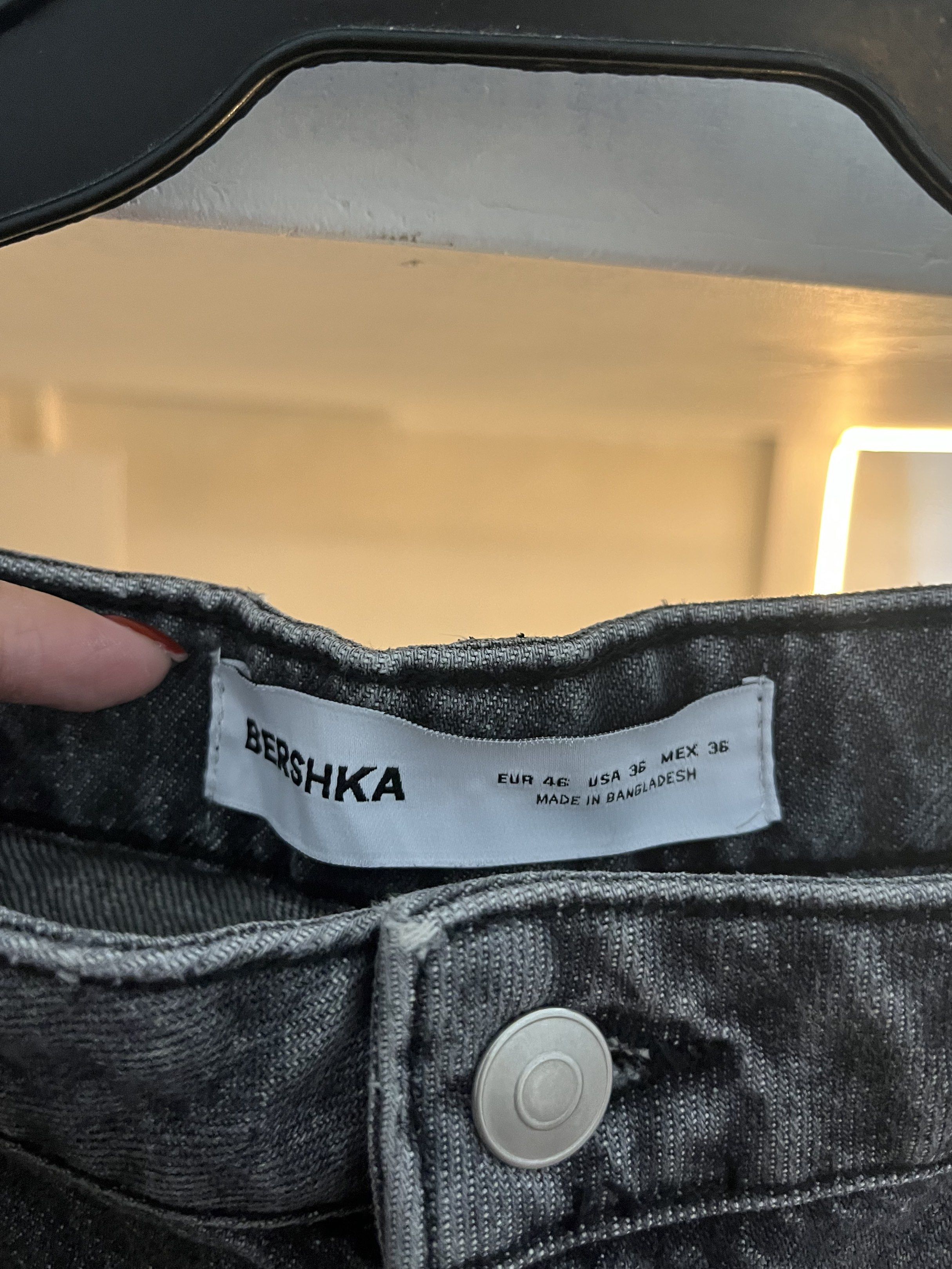 Bershka Black Barrel Jeans (Category: Jeans) located in Pasay City. Submitted by psychhhh (Listing ID 1421400707, Image 2). Description: - Bershka black jeans - barrel jeans - Size: 36 (USA/Mexico), EUR 46 -like new condition -bought from orange app -Bershka (0v er r un ).