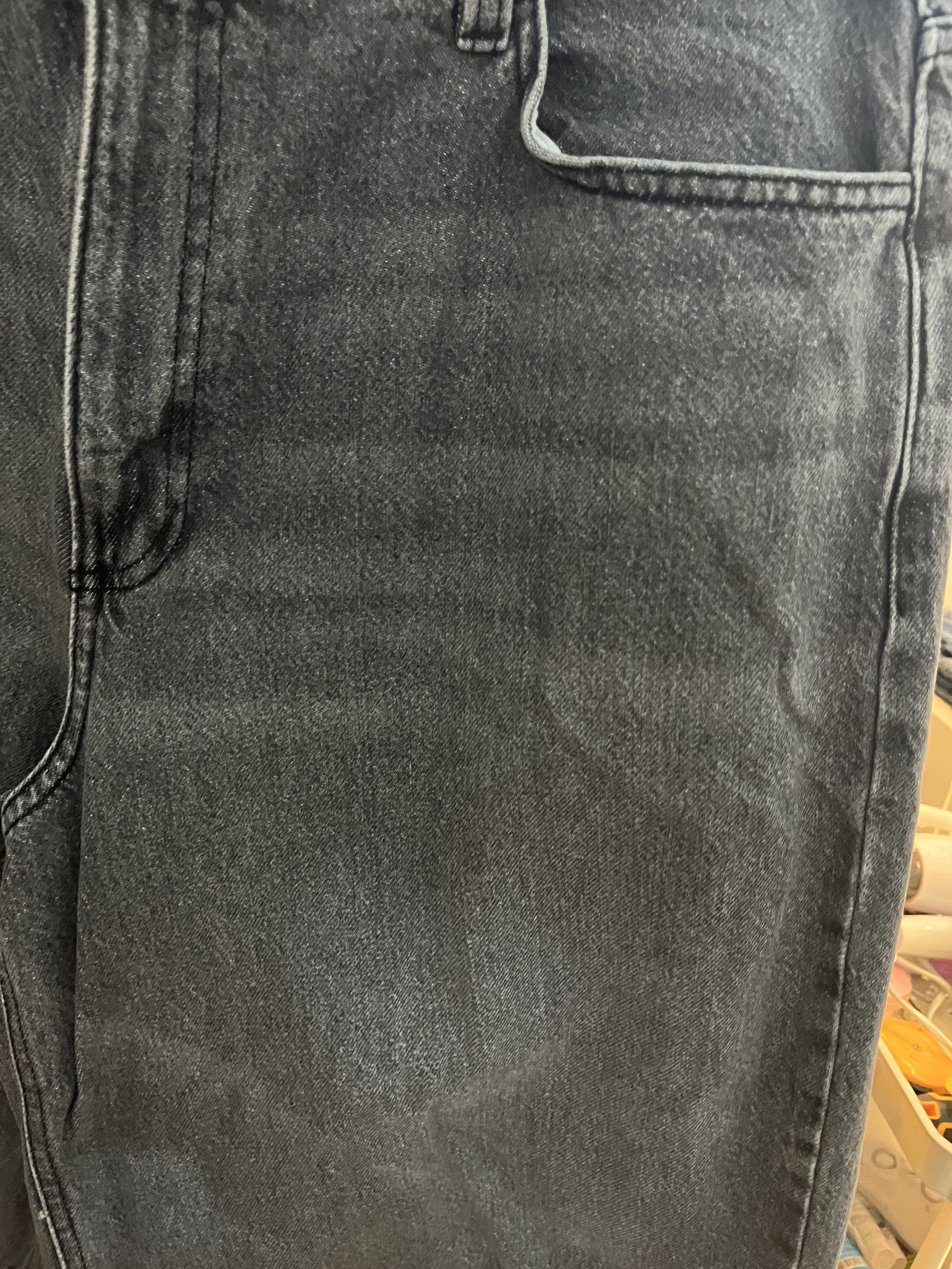 Bershka Black Barrel Jeans (Category: Jeans) located in Pasay City. Submitted by psychhhh (Listing ID 1421400707, Image 3). Description: - Bershka black jeans - barrel jeans - Size: 36 (USA/Mexico), EUR 46 -like new condition -bought from orange app -Bershka (0v er r un ).