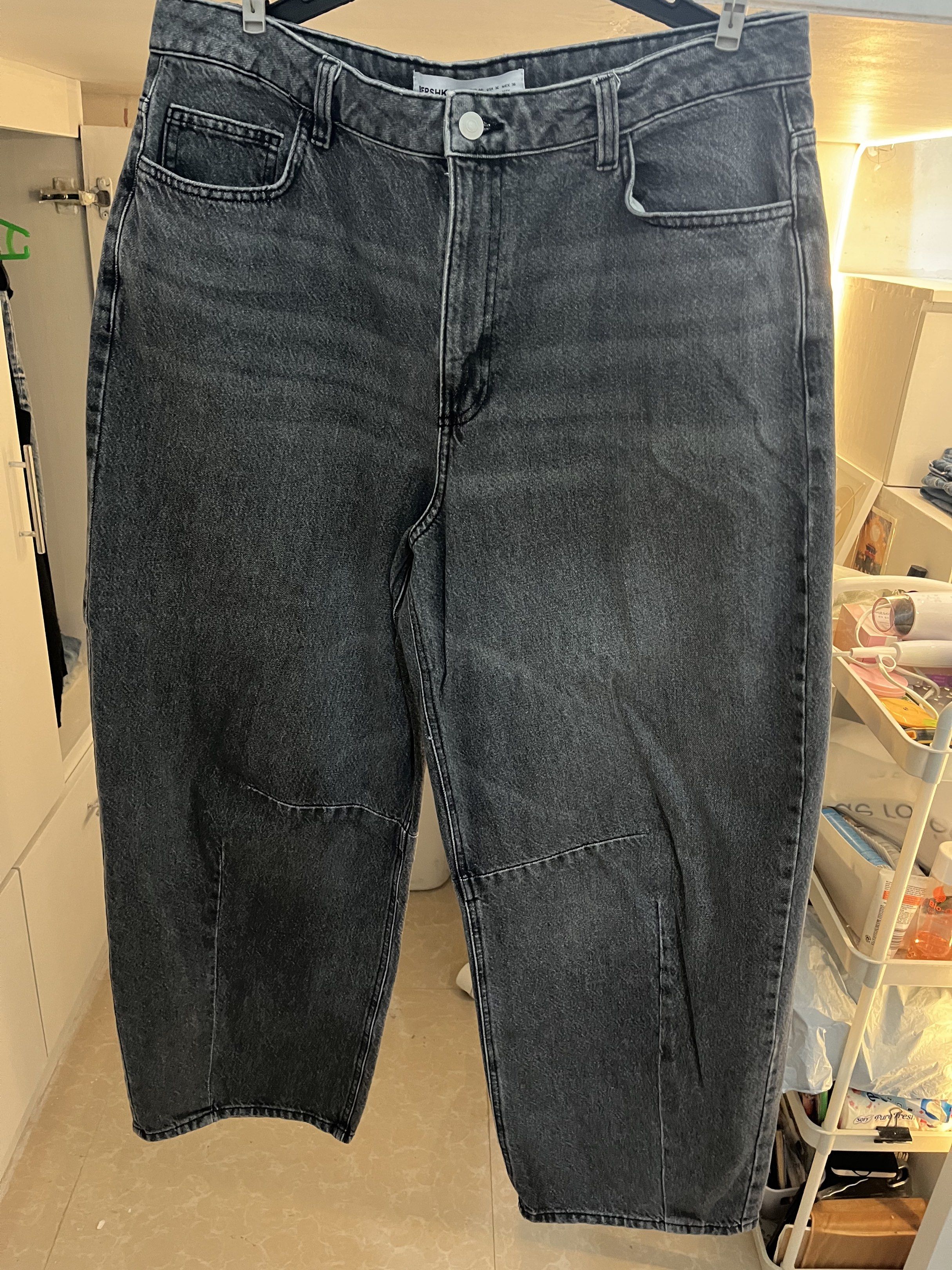 Bershka Black Barrel Jeans (Category: Jeans) located in Pasay City. Submitted by psychhhh (Listing ID 1421400707, Image 1). Description: - Bershka black jeans - barrel jeans - Size: 36 (USA/Mexico), EUR 46 -like new condition -bought from orange app -Bershka (0v er r un ).