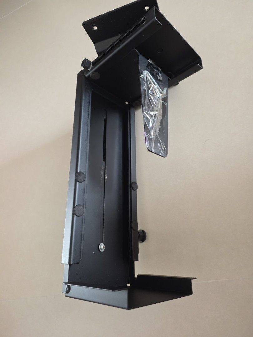 Black Metal Mounting Bracket65605164193155110