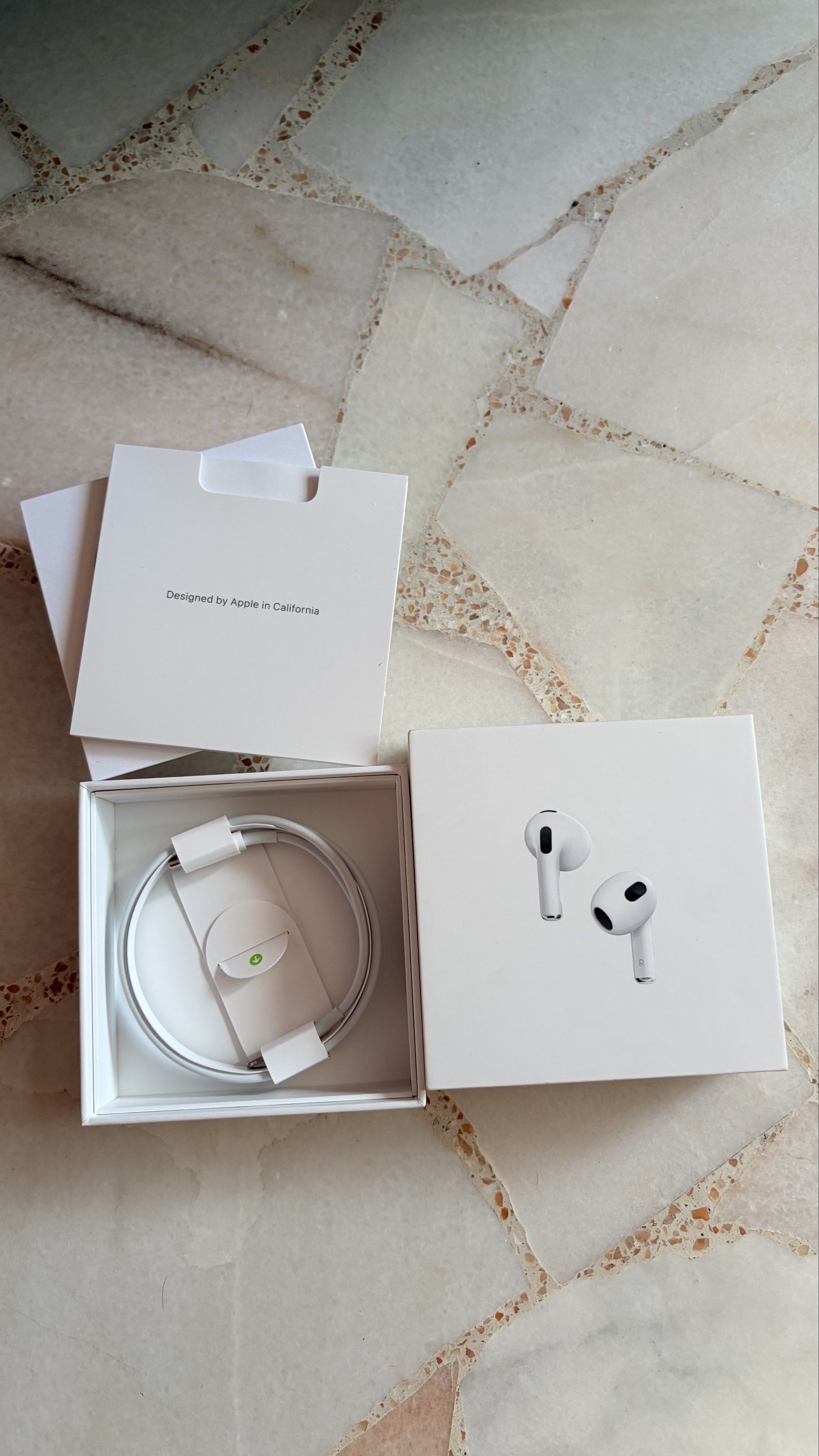 BN USB C to LIGHTNING APPLE CABLES65561372663298112
