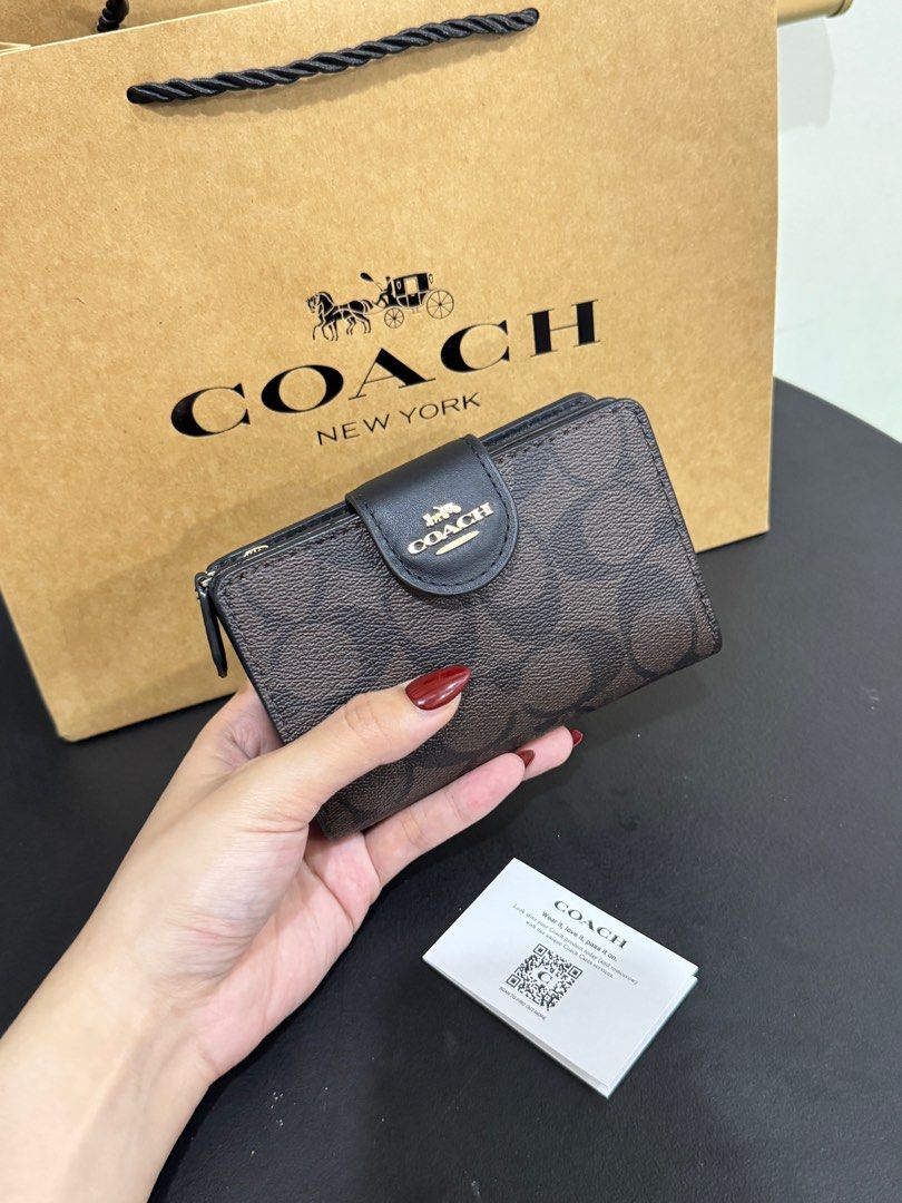 Brandnew Coach Bifold Wallet (Category: Luxury Bags & Wallets) located in Caloocan City. Submitted by pocketstyle (Listing ID 1421416396, Image 3). Description: New arrival 🇨🇦 100% original Money back guaranteed.