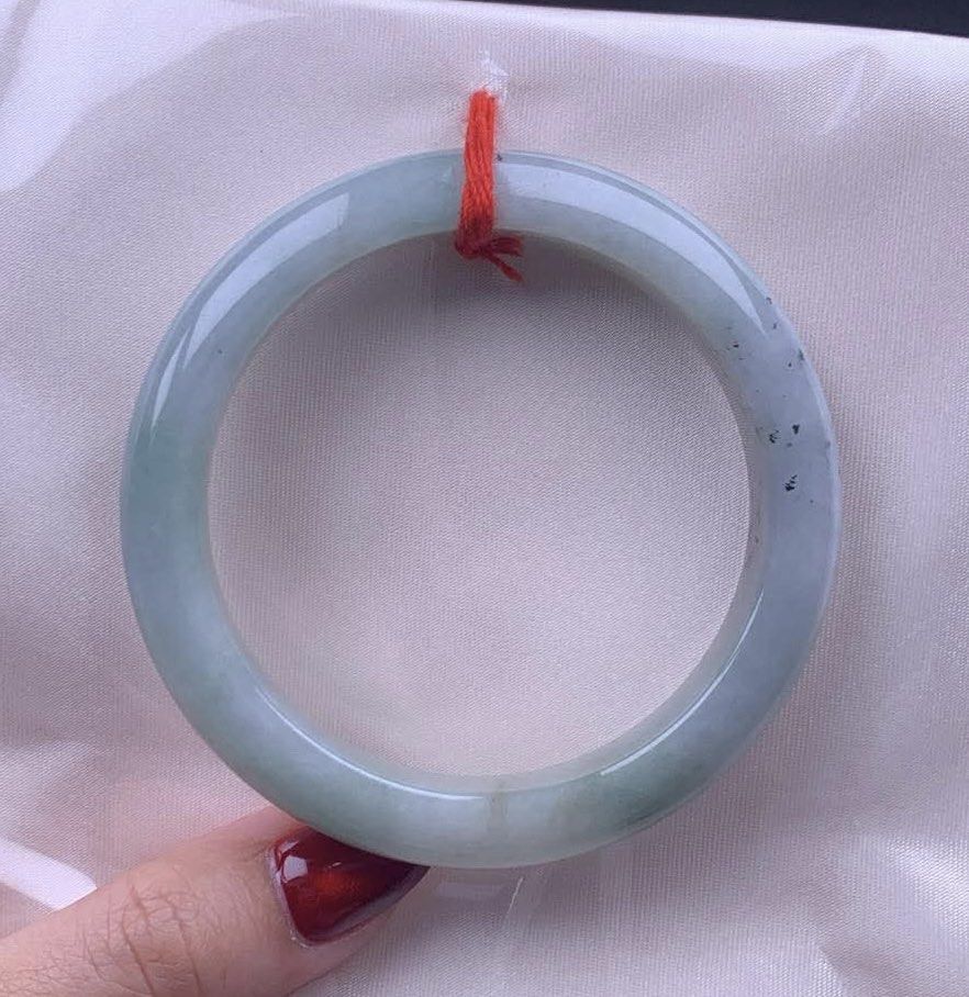 Authentic Jade Bangle (Category: Other Accessories) located in Las Pinas. Submitted by aubryan (Listing ID 1421431851, Image 1). Description: From China Burmese Jade Bangle Size: 52.1 mm (best for slim wrist) With box & Certificate of Authenticity Super mura na po compare sa store dito Pinas starting price 10k .