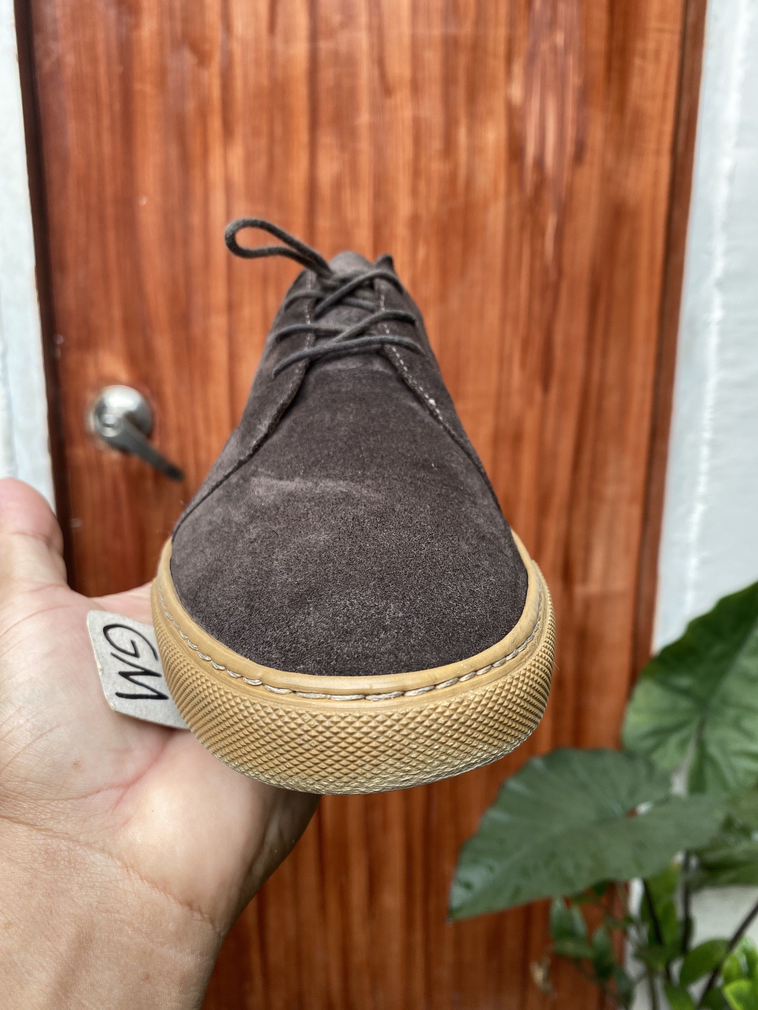 Common Project Leather Sneaker (Category: Sneakers) located in Cebu City. Submitted by freemoon.b85e0c (Listing ID 1421358979, Image 3). Description: Common Projects Leather Sneakers Legit/2nd hand Size 40 fits 8 us mens Price 1550 plus sf Slight drags.