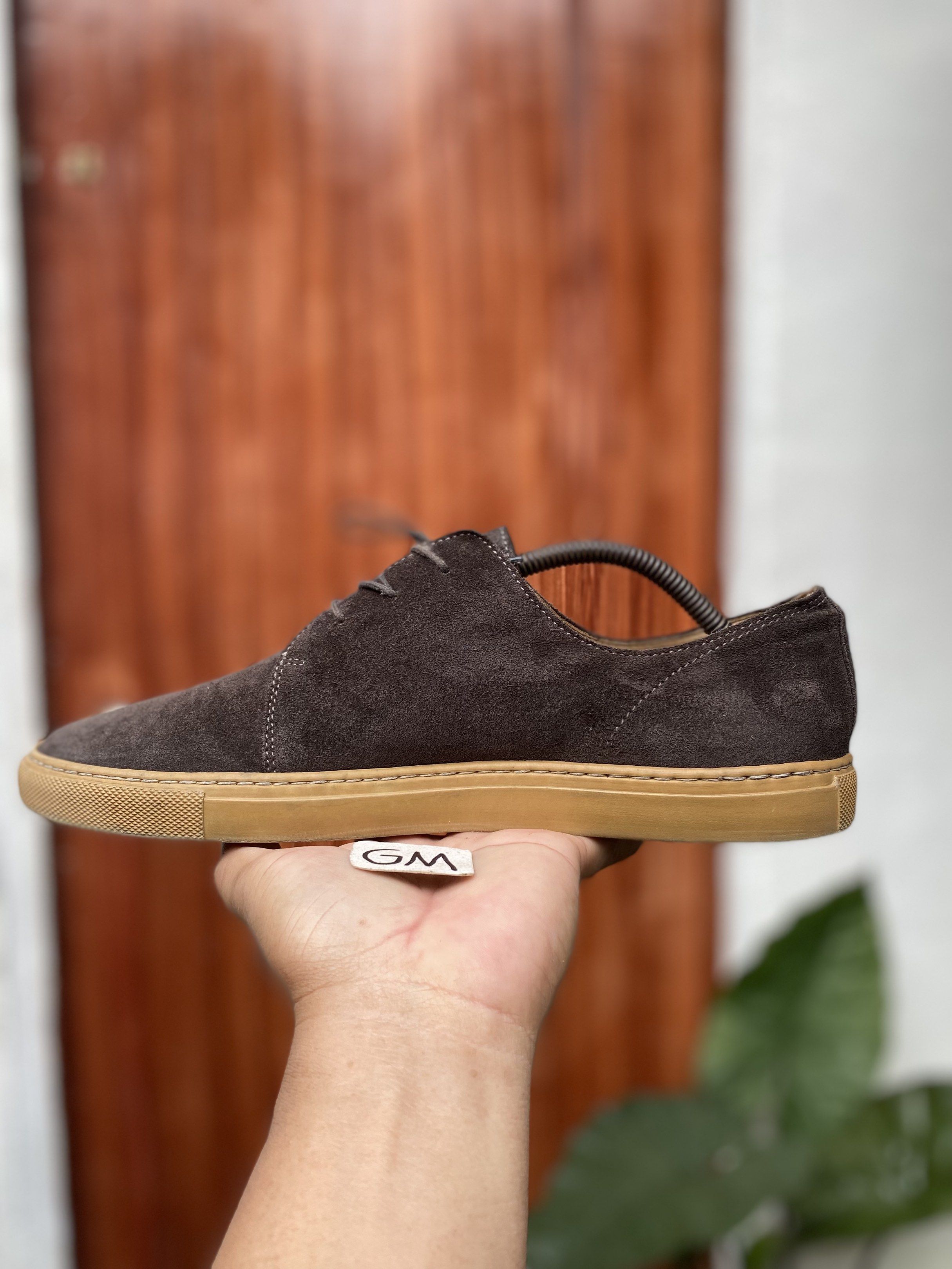 Common Project Leather Sneaker (Category: Sneakers) located in Cebu City. Submitted by freemoon.b85e0c (Listing ID 1421358979, Image 1). Description: Common Projects Leather Sneakers Legit/2nd hand Size 40 fits 8 us mens Price 1550 plus sf Slight drags.