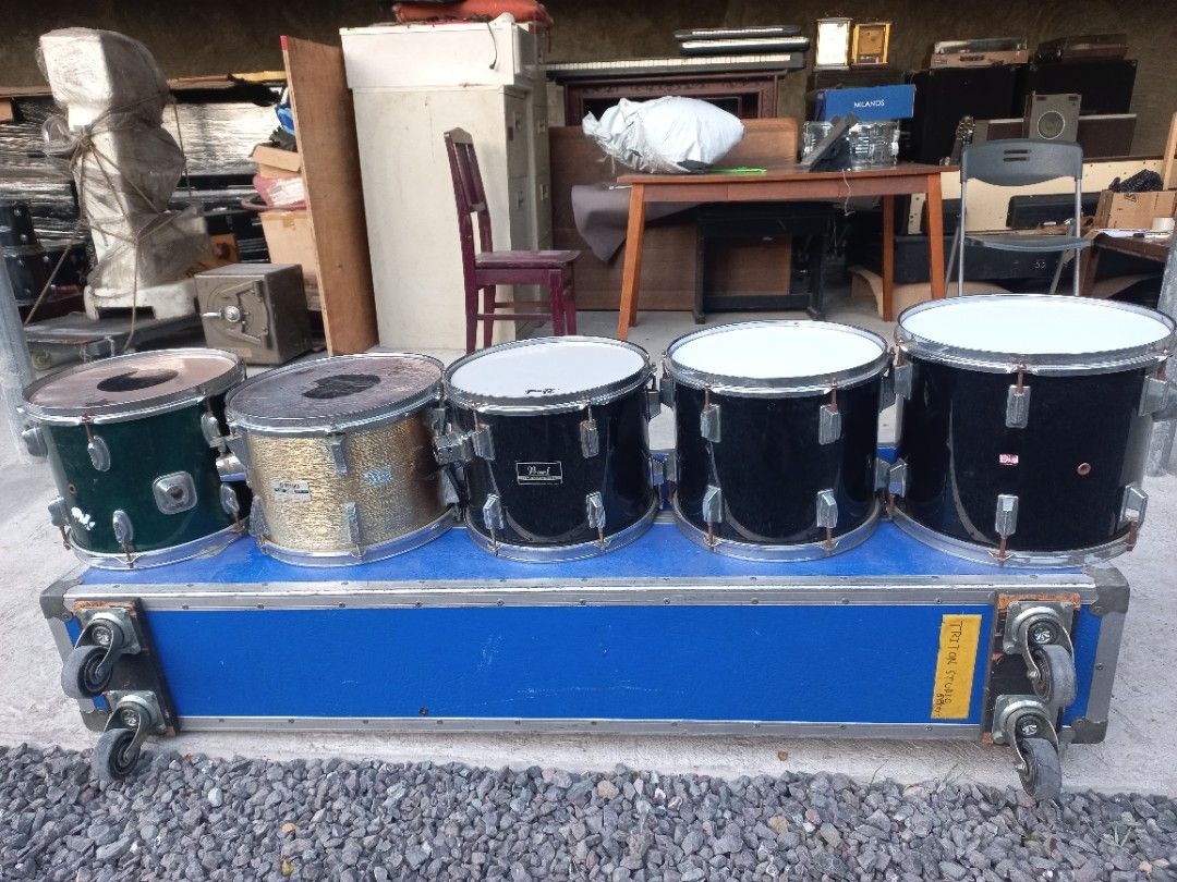 Drum Shells Only Imported From Japan (Category: Musical Instruments) located in Manila. Submitted by arisdavid24 (Listing ID 1421298855, Image 1). Description: Minor issue no legs lang sa bass drum and floor toms. Lahat ng kahoy in good condition intact. Bass Drum 22 x 14 - 4.3k each Floor Tom 16 x 14 - 3.2k each Toms 12 and 13 - 1.5k each Fixed Price Na Po :) Imported from Japan. Location Saranay Road Caloocan North.