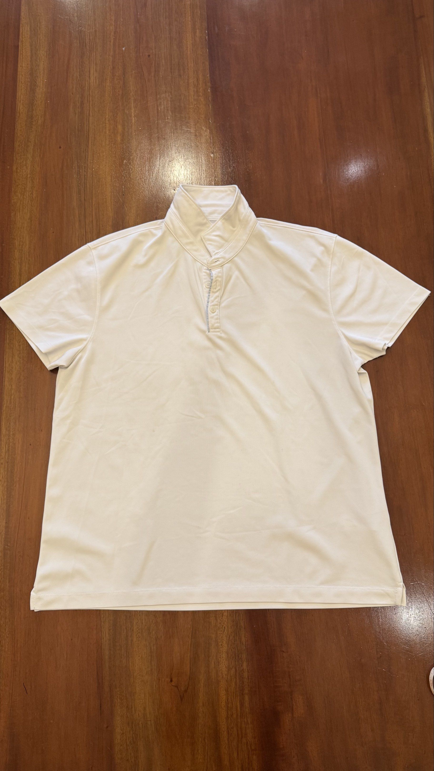 G2000 Polo Shirt - XL (Category: Tshirts & Polo Shirts ) located in Cebu City. Submitted by marginiz (Listing ID 1421367712, Image 1). Description: - G2000 white polo shirt - Size: XL - Unique collar design with three buttons - Made with fabric from Japan - Measurements in photos.