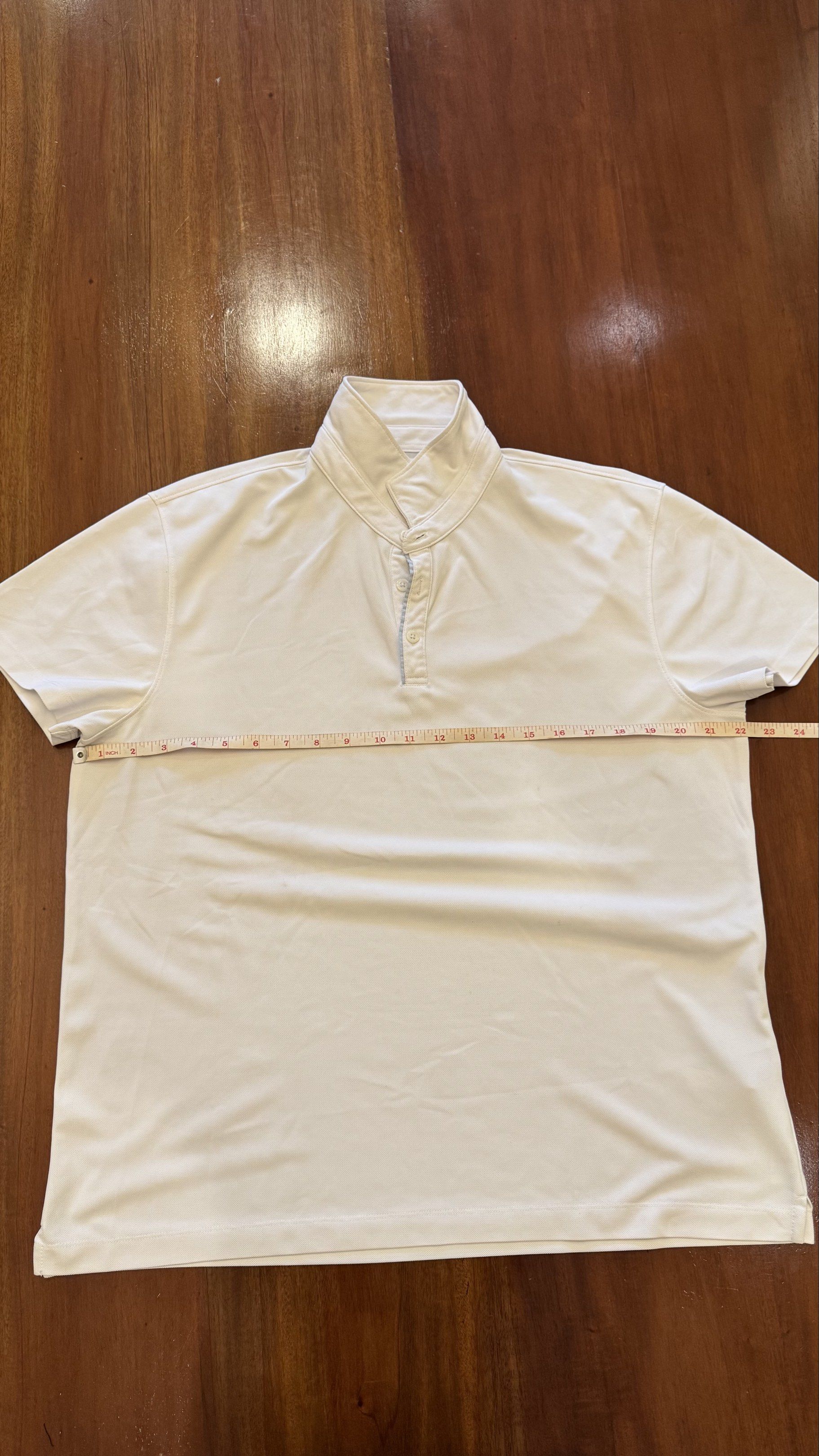 G2000 Polo Shirt - XL (Category: Tshirts & Polo Shirts ) located in Cebu City. Submitted by marginiz (Listing ID 1421367712, Image 2). Description: - G2000 white polo shirt - Size: XL - Unique collar design with three buttons - Made with fabric from Japan - Measurements in photos.