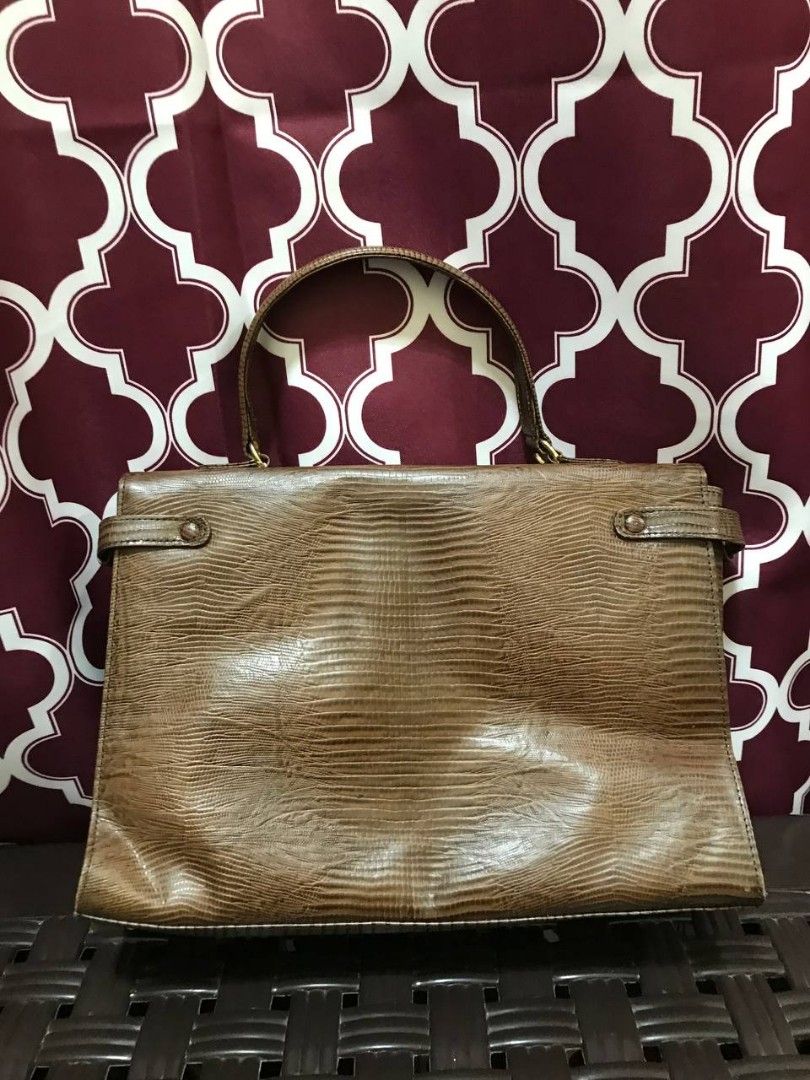 Genuine leather handbag (Category: Luxury Bags & Wallets) located in Ilagan. Submitted by luckyjapancollection (Listing ID 1421384762, Image 3). Description: - Genuine leather handbag by Yukiko Hanai. - Features a classic design with textured leather. - Gold hardware accents. - Adds a touch of elegance to any outfit. ISSUE : namuti po loob or powder .