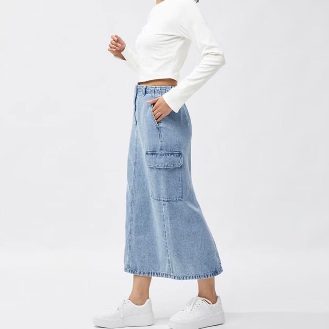 GU Denim Cargo Skirt XS (Category: Skirts) located in Urdaneta. Submitted by zrayray (Listing ID 1421399408, Image 2). Description: - GU denim cargo skirt - Light blue - Size XS - Midi length - Elastic waistband - Two front pockets - Brand new, with original tags - Tag price: ¥2,990.