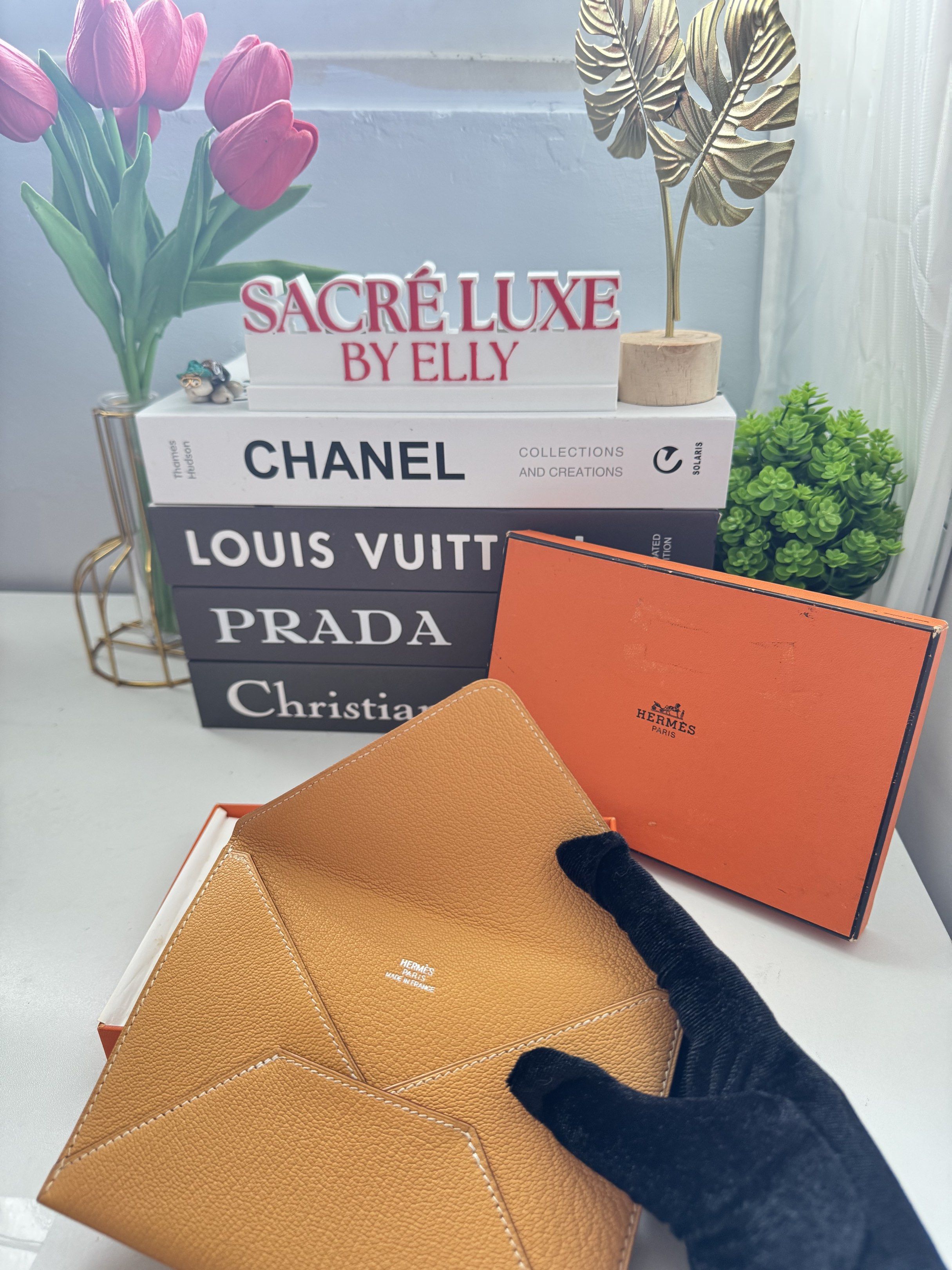 Hermès Envelope Wallet (Category: Luxury Bags & Wallets) located in Manila. Submitted by sacreluxebyelly (Listing ID 1421337644, Image 3). Description: - Authentic Hermès envelope wallet - Elegant yellow color - Unique geometric design with white stitching - Comes with original orange box - Stylish and functional accessory.