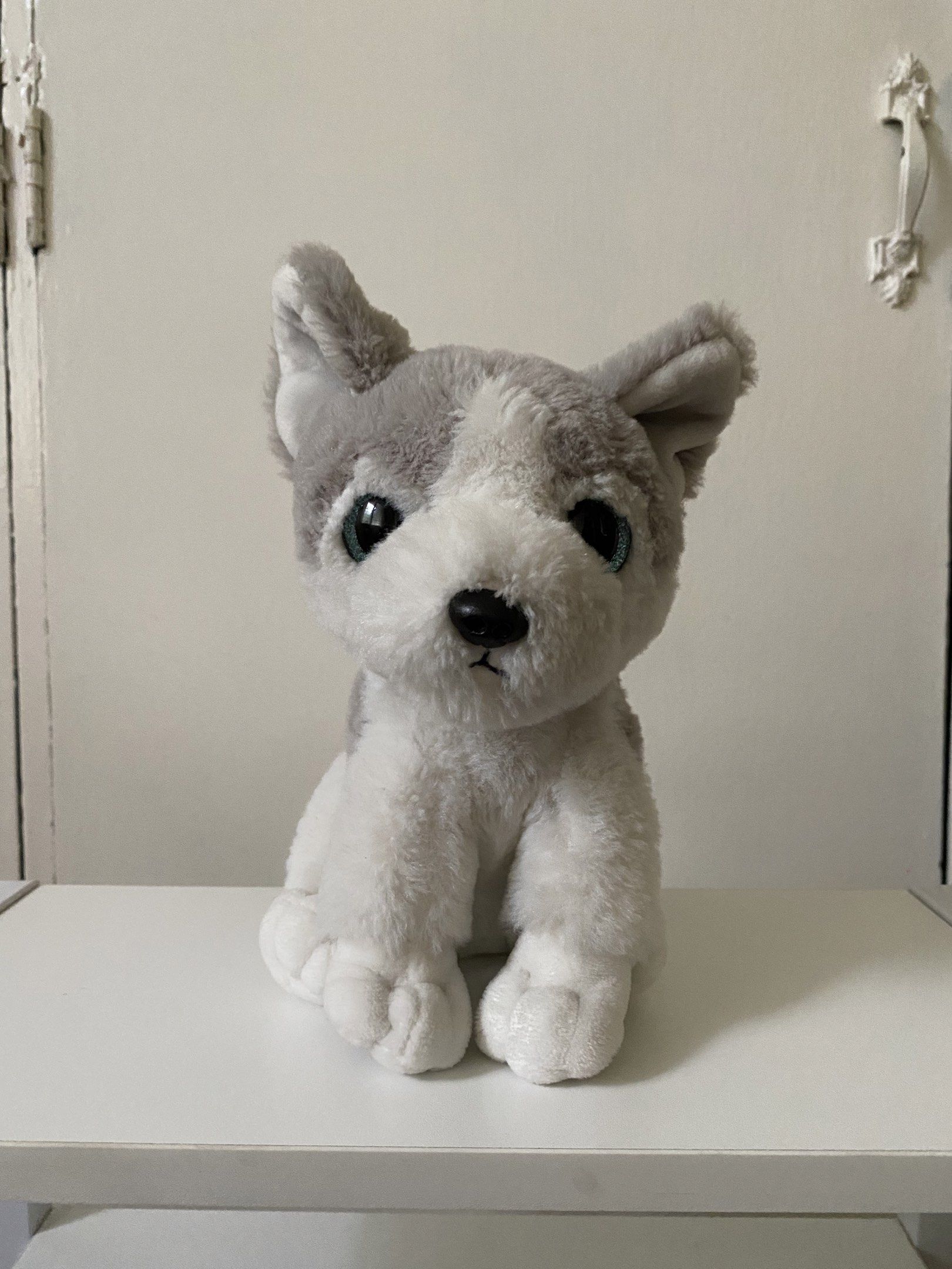Husky Plush Toy (Category: Plushies & Soft Toys) located in Quezon City. Submitted by gabyyyyvelasco (Listing ID 1421344698, Image 1). Description: RFS: Lightly used and no longer needed. Condition: Lightly used, no damage Measurements: - Length: 7 inches - Width: 4.5 inches - Height: 8.5 inches Payment Method: - GCash - GoTyme Shipping Method: - Lalamove, J&T, or Grab - All shipping arrangements, including booking and payment, will be handled by