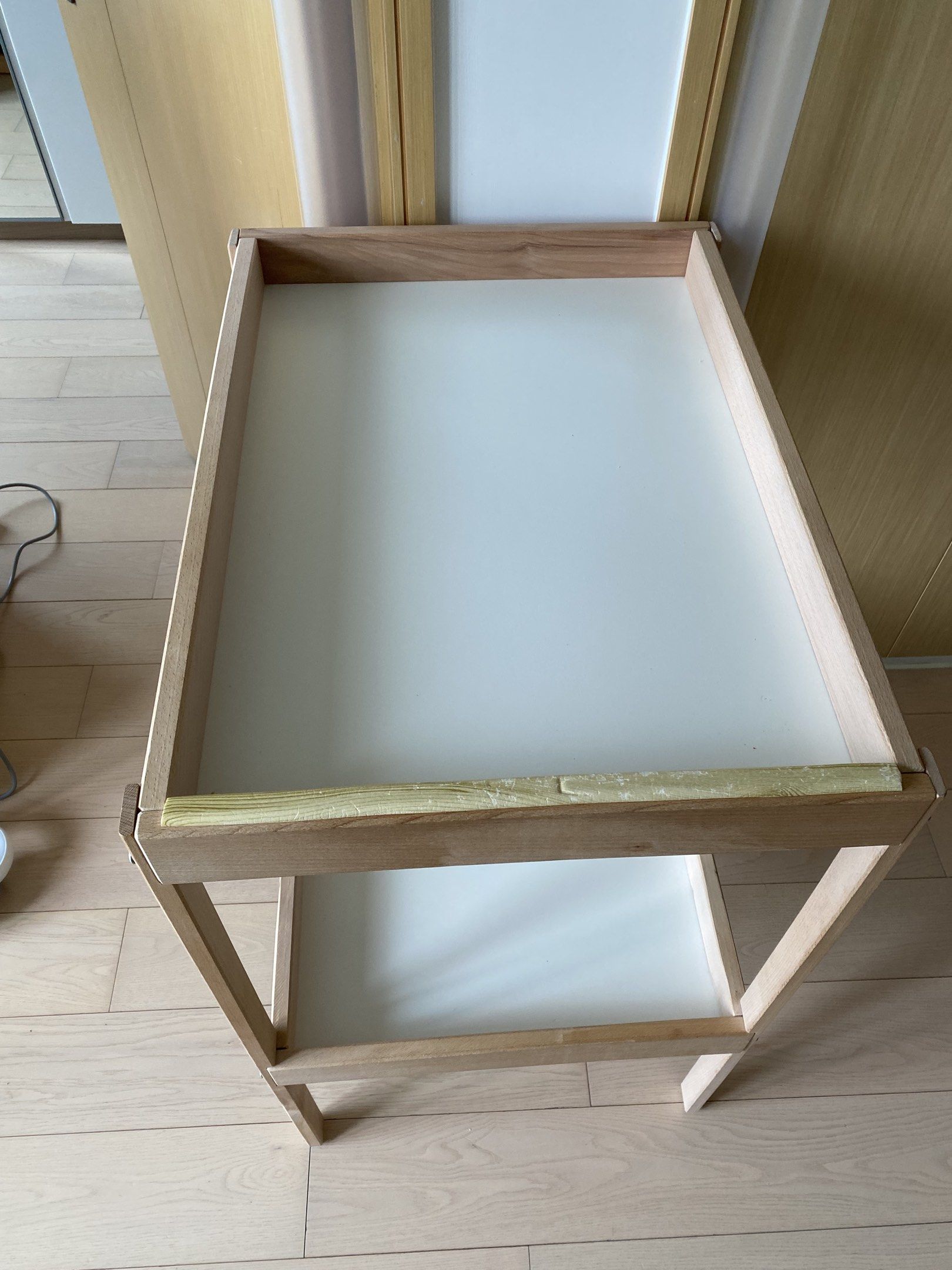 IKEA Changing Table （分類：兒童傢具 - 換尿片）位於 Hong Kong。 由 wnechg 提交（商品編號 1421360893，圖片 3）。簡介： Wooden changing table with two shelves. Lightly used. Dimensions are 53cm (width) x 72cm (depth) x 87cm (height).。