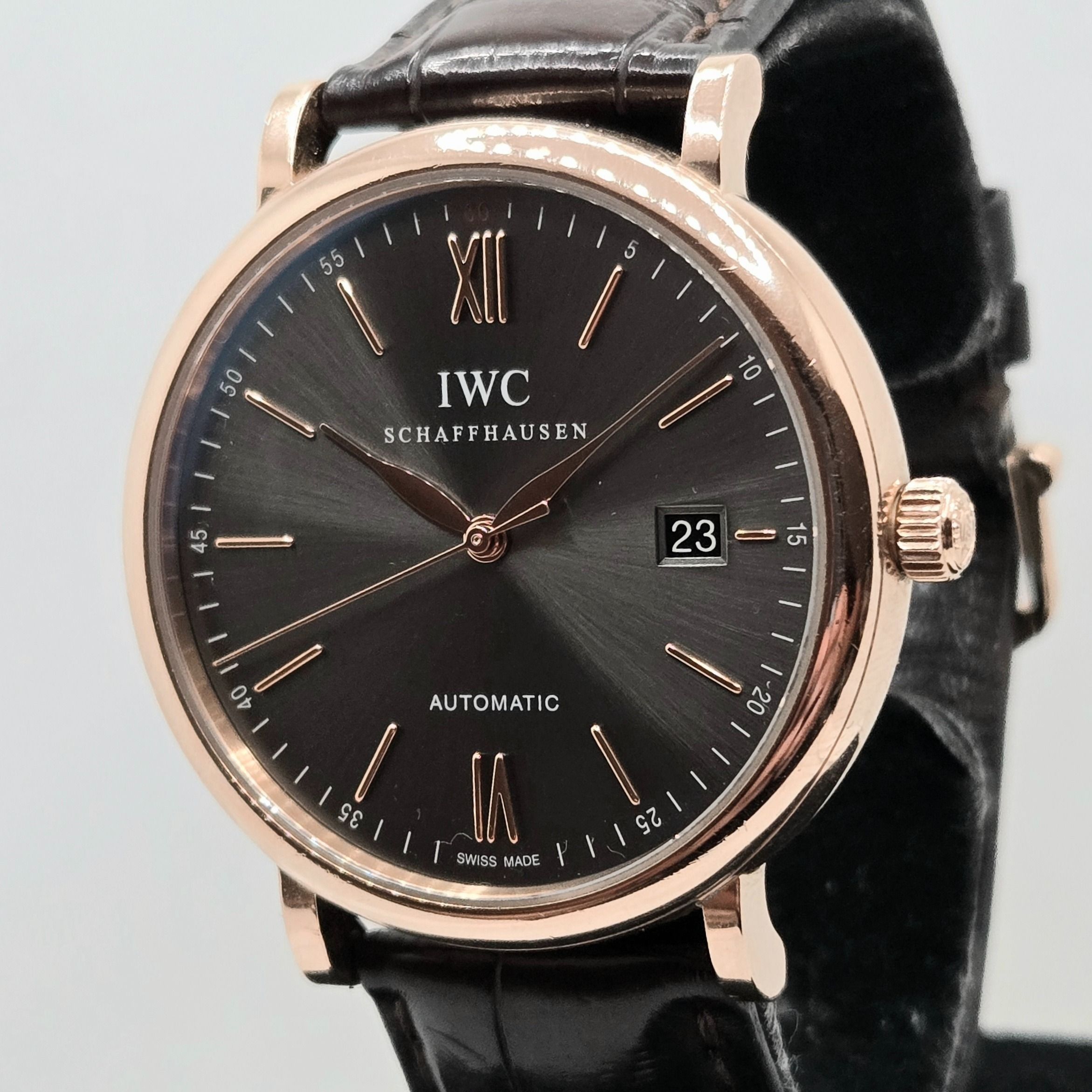 IWC Portofino Rose Gold (IW356511) (Category: Watches) located in Singapore. Submitted by thewatchroom (Listing ID 1421387970, Image 3). Description: Search thewatchroombencoolensg on T for exclusive deal **Watch and Cert only IWC Portofino Rose Gold (IW356511) Undated/Circa 2016 Come with Cert and 6 Months inhouse Warranty Our mode of payment can made by cash , paynow or 1 time credit card payment of 2.3% We are located at 180 bencoolen Street #
