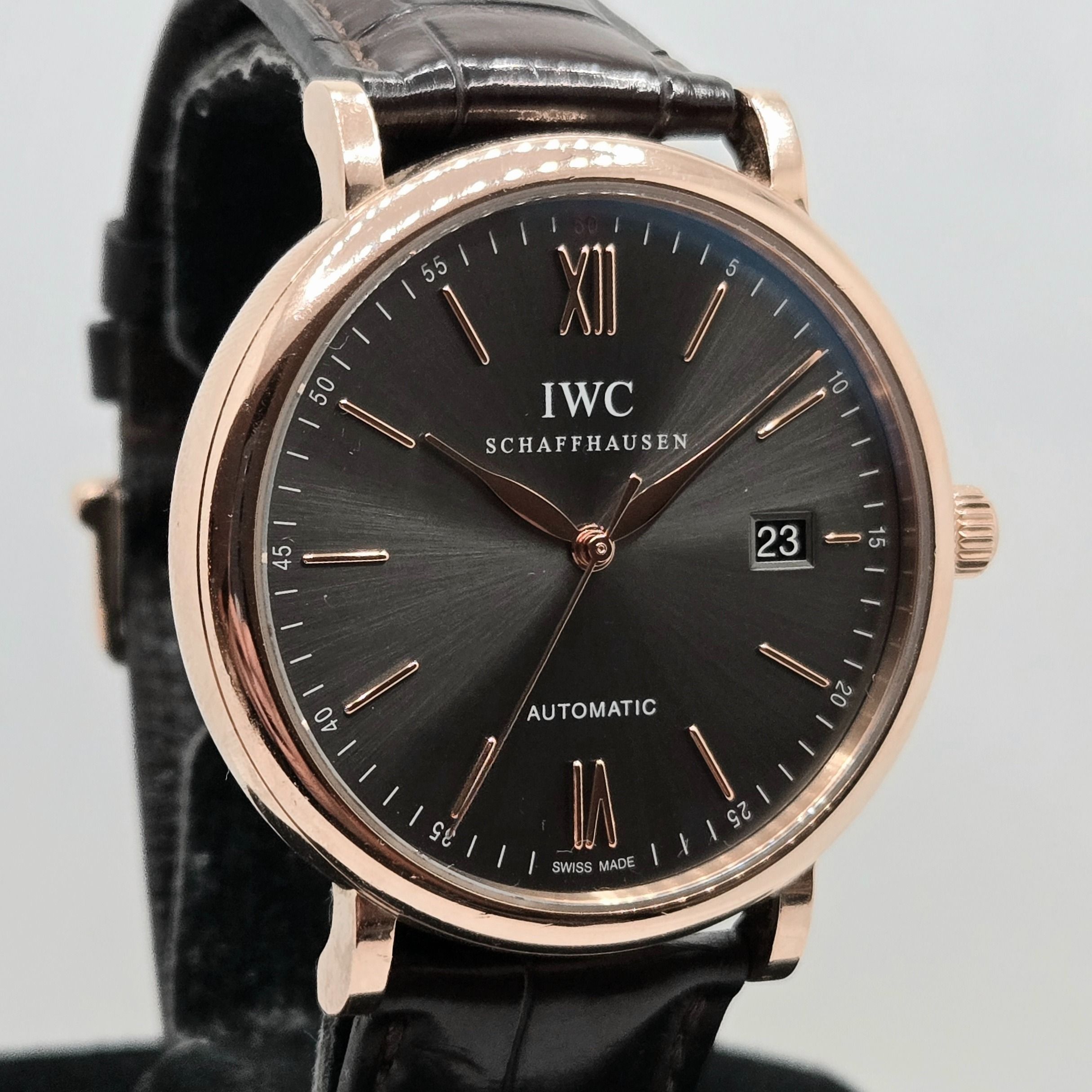 IWC Portofino Rose Gold (IW356511) (Category: Watches) located in Singapore. Submitted by thewatchroom (Listing ID 1421387970, Image 2). Description: Search thewatchroombencoolensg on T for exclusive deal **Watch and Cert only IWC Portofino Rose Gold (IW356511) Undated/Circa 2016 Come with Cert and 6 Months inhouse Warranty Our mode of payment can made by cash , paynow or 1 time credit card payment of 2.3% We are located at 180 bencoolen Street #