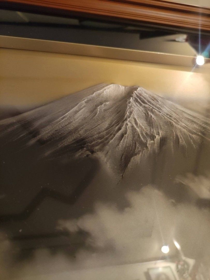 Japanese Mount Fuji Framed Art Embossed (Category: Frames & Pictures) located in Cavite. Submitted by dextermanalo28 (Listing ID 1421408868, Image 3). Description: 🗻 Mt Fuji naka embossed ang Mt Fuji Magandang pang display sa wall Antique signed bronze painting "View of Mt Fuji" (Spring Mountain). The work is framed in the original author's frame. Bronze, gilding, painting. Japan, XX century Mabigat / Malaki sya 🗻 - Beautiful framed artwork of 