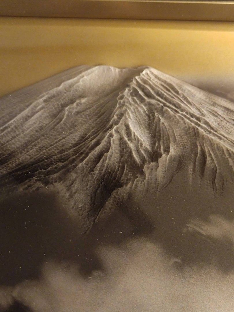Japanese Mount Fuji Framed Art Embossed (Category: Frames & Pictures) located in Cavite. Submitted by dextermanalo28 (Listing ID 1421408868, Image 2). Description: 🗻 Mt Fuji naka embossed ang Mt Fuji Magandang pang display sa wall Antique signed bronze painting "View of Mt Fuji" (Spring Mountain). The work is framed in the original author's frame. Bronze, gilding, painting. Japan, XX century Mabigat / Malaki sya 🗻 - Beautiful framed artwork of 