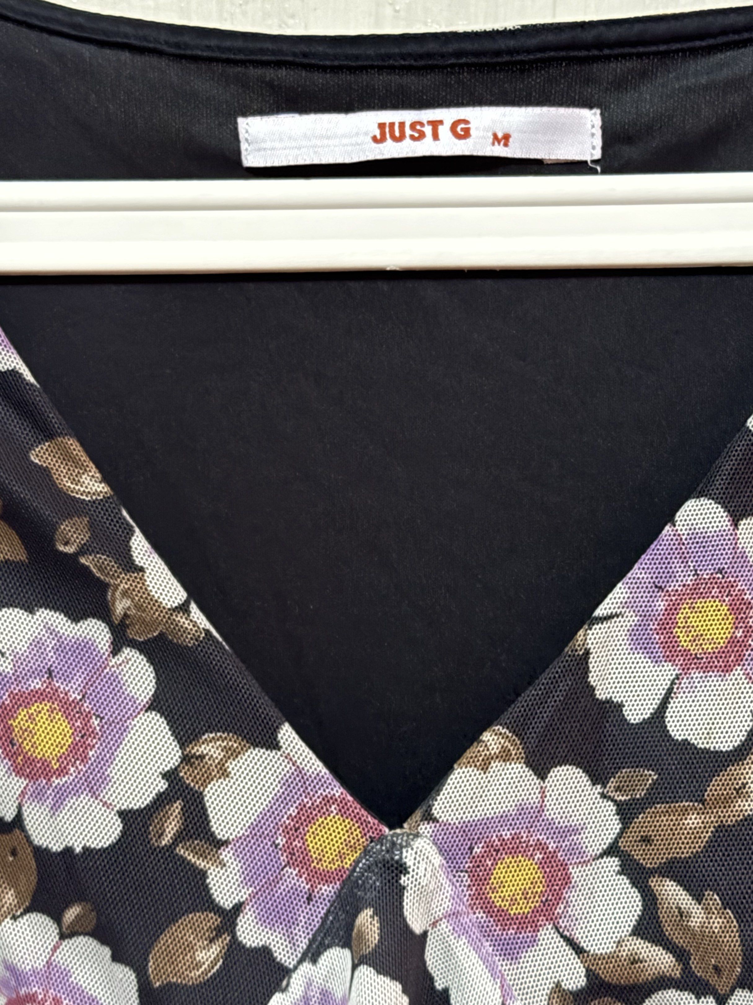 Just G Floral Dress - Medium (Category: Dresses) located in Las Pinas. Submitted by gelds (Listing ID 1421345305, Image 3). Description: - Just G floral dress - Size: M - Design: V-neck, long sleeves, fitted - Material: Sheer mesh over black lining - Flattering shape - Suitable for various occasions.