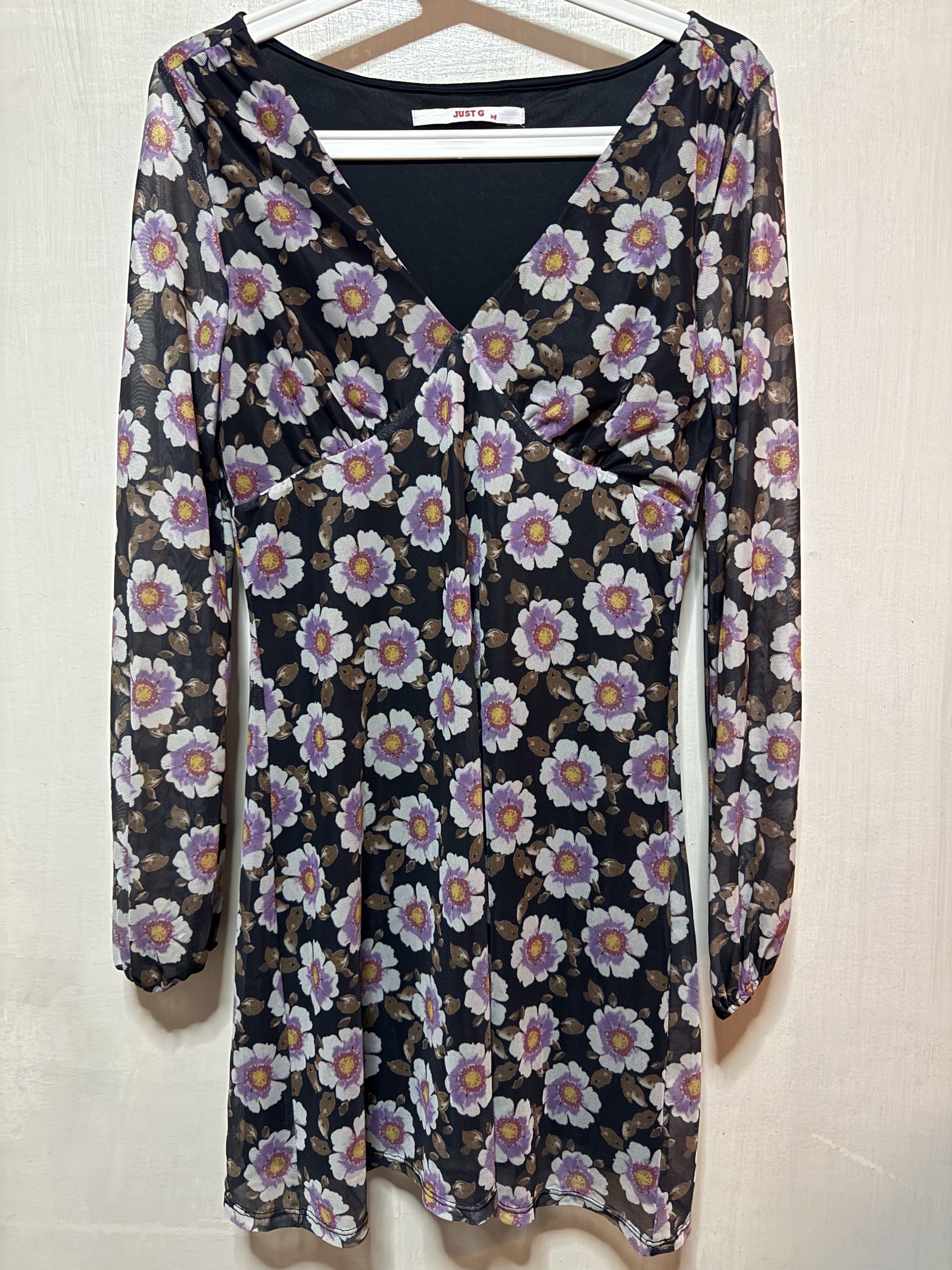 Just G Floral Dress - Medium (Category: Dresses) located in Las Pinas. Submitted by gelds (Listing ID 1421345305, Image 2). Description: - Just G floral dress - Size: M - Design: V-neck, long sleeves, fitted - Material: Sheer mesh over black lining - Flattering shape - Suitable for various occasions.