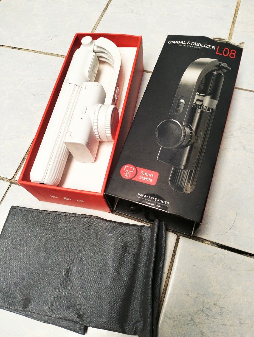 L08 Gimbal Phone Stabilizer Anti Shake (White) (Category: Other Gadgets) located in Cavite. Submitted by sofficph (Listing ID 1421335339, Image 2). Description: Used once lang, good as new. No issue 💯 Complete set RFS: Declutter di na nagamit. MOP: Gcash MOD: Pick-up/ Meet-up/via lalamove 📍Imus Cavite PM if you're interested thank you! 💗 .