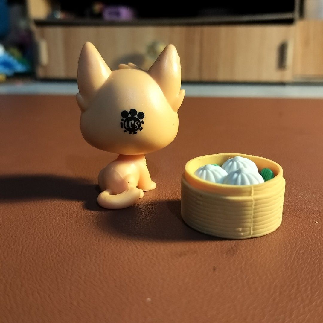 Littlest Pet Shop Grumpy Cat lps (Category: Designer & Blind Box Toys) located in Bocaue. Submitted by chilly.beans (Listing ID 1421430438, Image 3). Description: A very grumpy boi 🐱 -No flaws found -Comes with a free dimsum -Official littlest pet shop toy Mode of payment: Gcash 💰📲 Buyer will cover the shipping fee 💌 Lalamove only 🚥 NO to super lowballers NO to Free shipping And NO cancellation once the item/s is shipped .