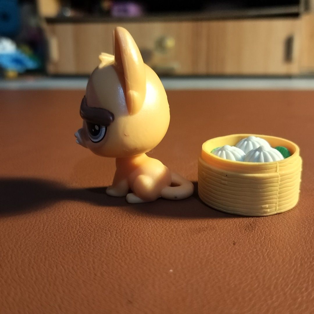 Littlest Pet Shop Grumpy Cat lps (Category: Designer & Blind Box Toys) located in Bocaue. Submitted by chilly.beans (Listing ID 1421430438, Image 2). Description: A very grumpy boi 🐱 -No flaws found -Comes with a free dimsum -Official littlest pet shop toy Mode of payment: Gcash 💰📲 Buyer will cover the shipping fee 💌 Lalamove only 🚥 NO to super lowballers NO to Free shipping And NO cancellation once the item/s is shipped .