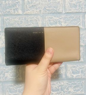(Category: ) located in . Submitted by niqclassythrift (Listing ID 1421409814, Image 1). Description: .