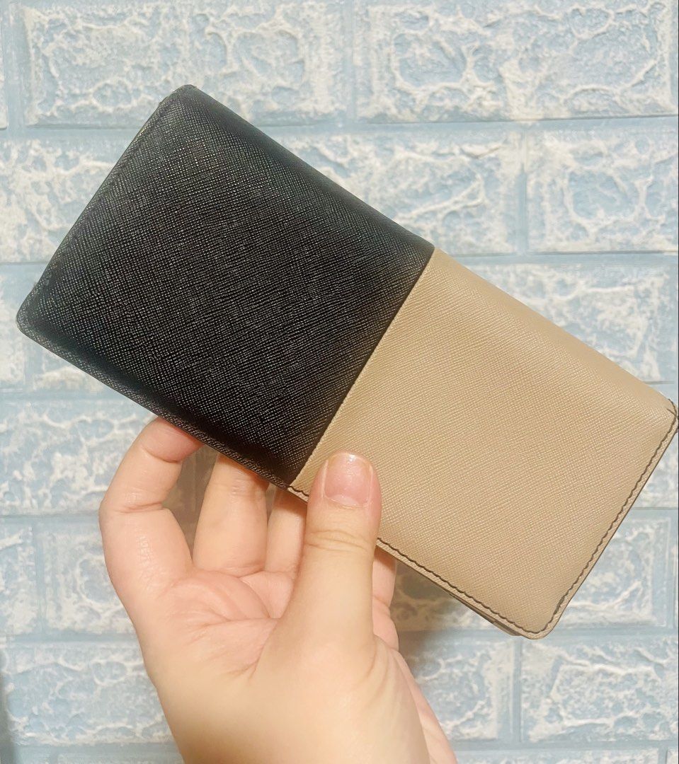 Marc by Marc Jacobs Bi-Color Wallet (Category: Luxury Bags & Wallets) located in San Juan City. Submitted by niqclassythrift (Listing ID 1421409814, Image 2). Description: - Marc by Marc Jacobs wallet - Bi-color design: Black and beige exterior - Interior: Blue and white checkered pattern - Features: - Multiple card slots - Zippered compartment - Clear ID window - Condition: Shows wear on edges and stitching - Made in China.