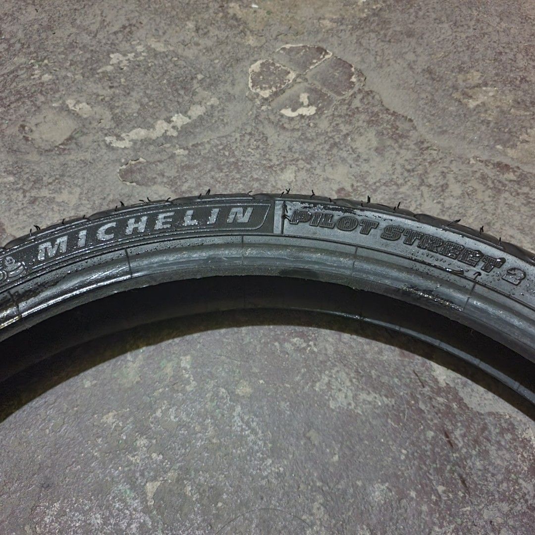 Michelin Pilot Street 2 (70/90-17) (Category: Mags and Tires) located in Pasig City. Submitted by space0325 (Listing ID 1421423572, Image 3). Description: Michelin Pilot Street 2 Price: 1000 php Loc: Pasig Bought last May 2025, nagamit lang for 2 months kasi nagpalaki ako ng gulong. Pang trabaho-bahay lang nung ginamit. Delivery or meetup within Pasig.