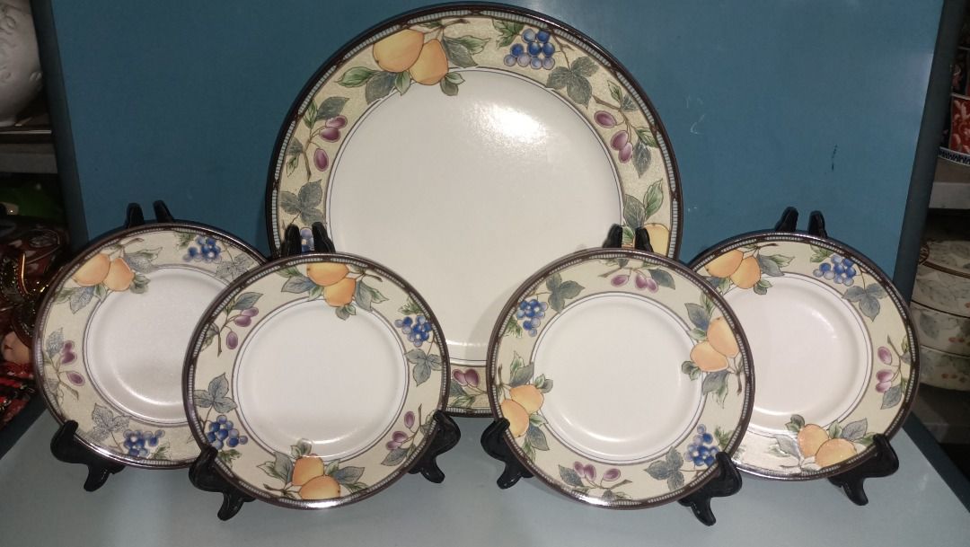 Mikasa Intaglio Garden Harvest Dinnerware Set (Category: Dinnerware & Cutlery) located in Munoz. Submitted by larryc1212 (Listing ID 1421427567, Image 1). Description: - Mikasa Intaglio Garden Harvest dinnerware set - Features a fruit design - Includes: - 1 serving plate (11 inches) - 4 smaller plates (6.5 inches) - Dishwasher safe - Microwave safe Item may include some scratches due to age, as is were is basis Item can be pick up in our Japan su