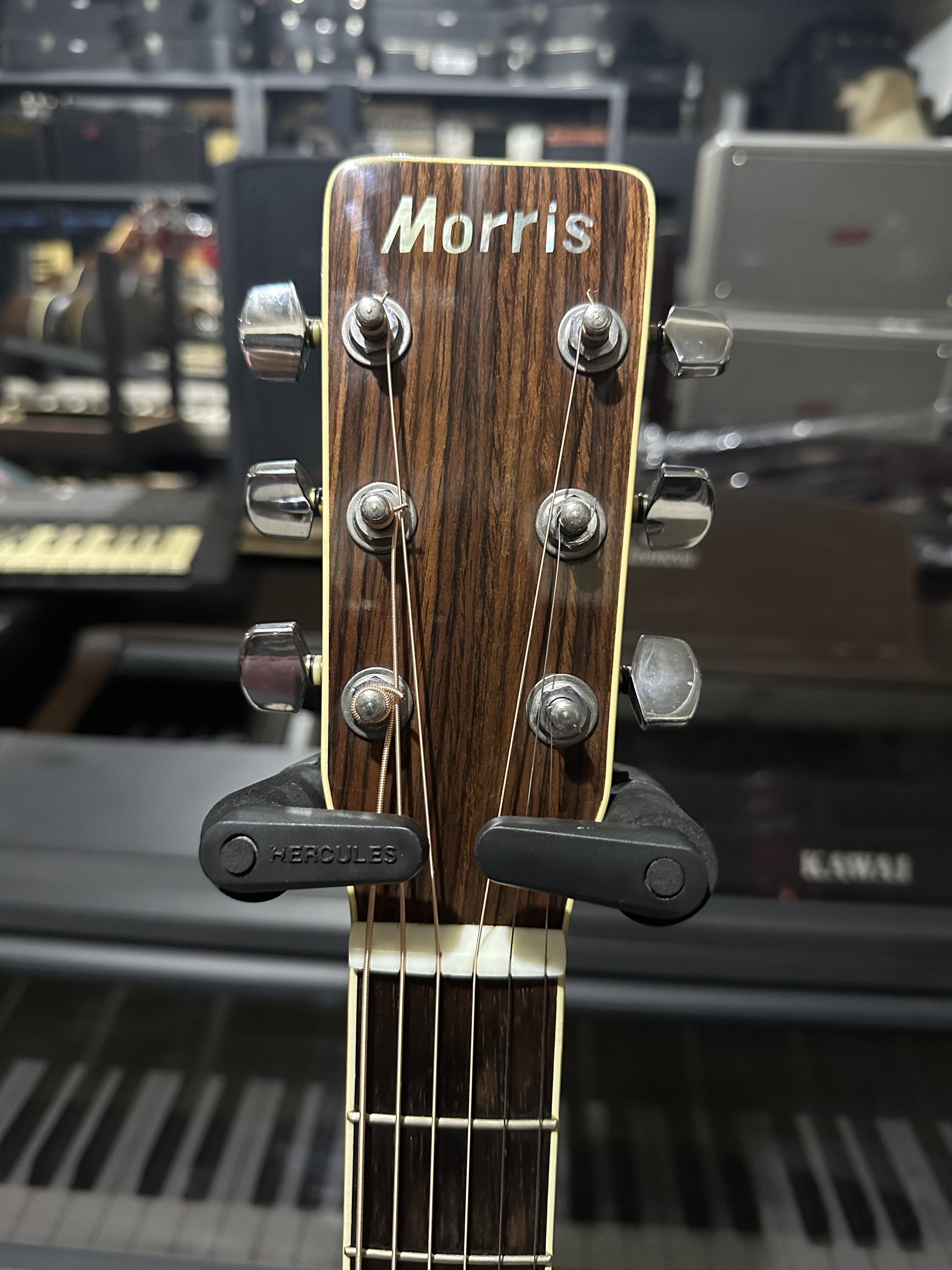 Morris MF-207 Acoustic Guitar (Category: Musical Instruments) located in Binan City. Submitted by asherkv13 (Listing ID 1421303353, Image 3). Description: .