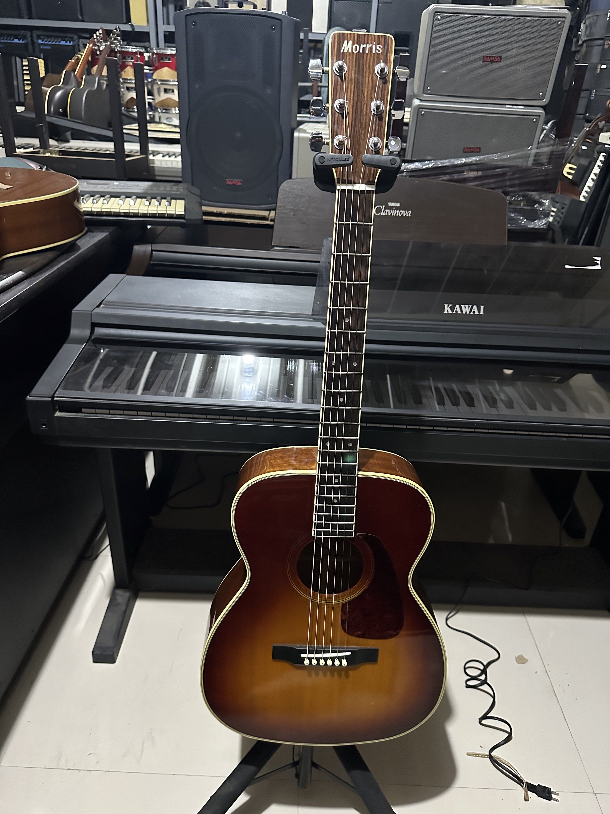 Morris MF-207 Acoustic Guitar (Category: Musical Instruments) located in Binan City. Submitted by asherkv13 (Listing ID 1421303353, Image 1). Description: .