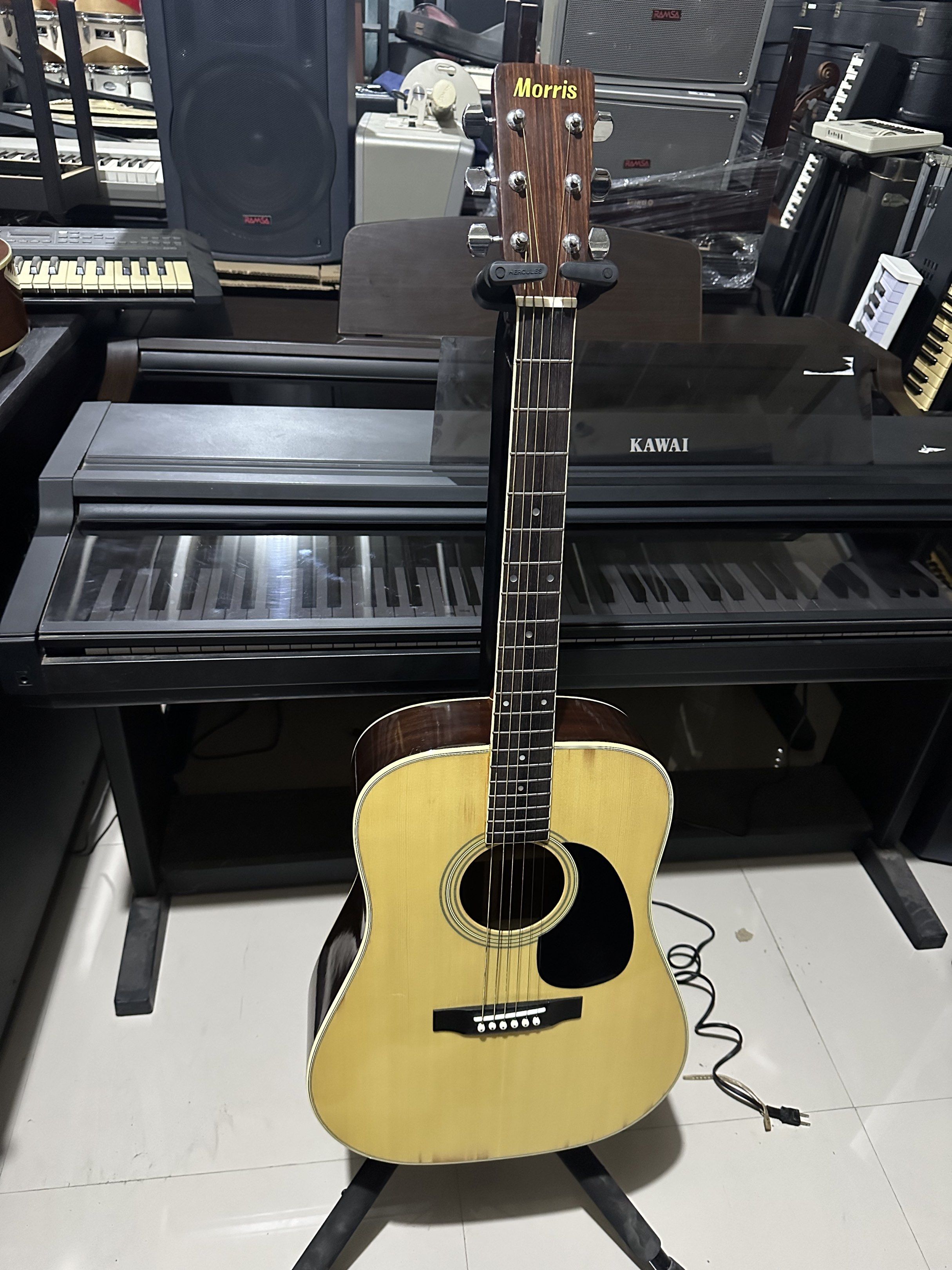 Morris W-20 Acoustic Guitar (Category: Musical Instruments) located in Binan City. Submitted by asherkv13 (Listing ID 1421302898, Image 1). Description: .