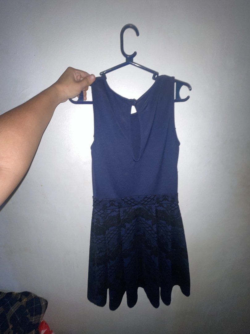 Navy Blue Sleeveless Dress (Category: Dresses) located in Las Pinas. Submitted by krawrina (Listing ID 1421442565, Image 2). Description: - Navy blue sleeveless dress - Keyhole back design - Fitted bodice - Flared skirt - Patterned waist detail - Made of soft, flowing fabric lalamove.